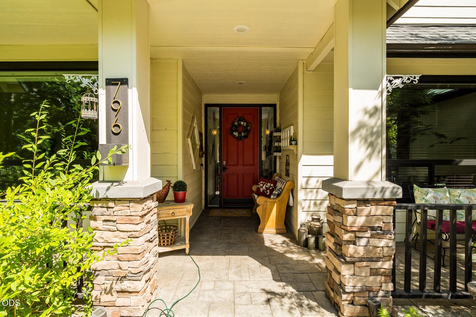 Photo of 796 SE Briarwood Court 3 of 48
