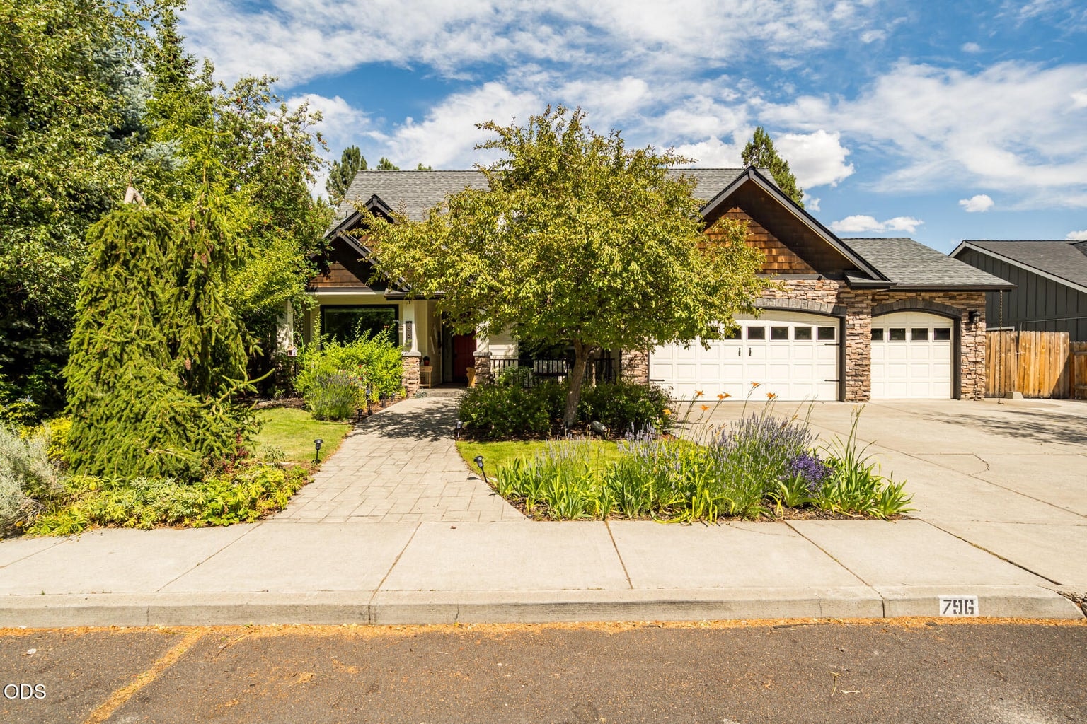 Photo of 796 SE Briarwood Court 2 of 48