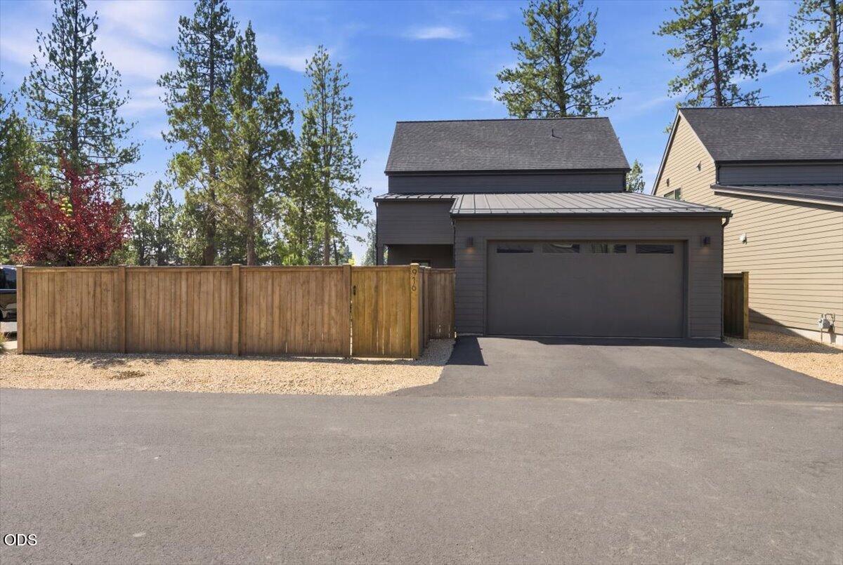 Photo of 916 W McKenzie Highway 48 of 52