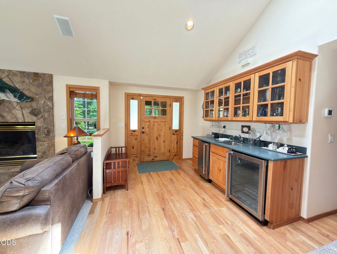 Wine cooler and refrigerator