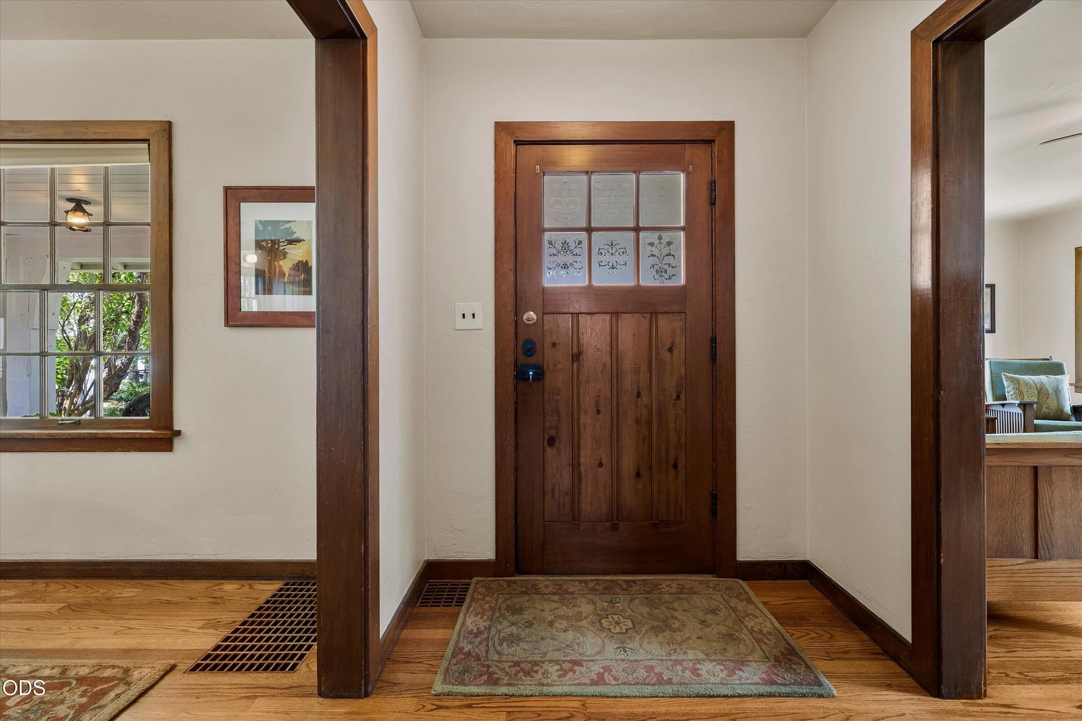 Photo of 840 E 1st Street 10 of 55