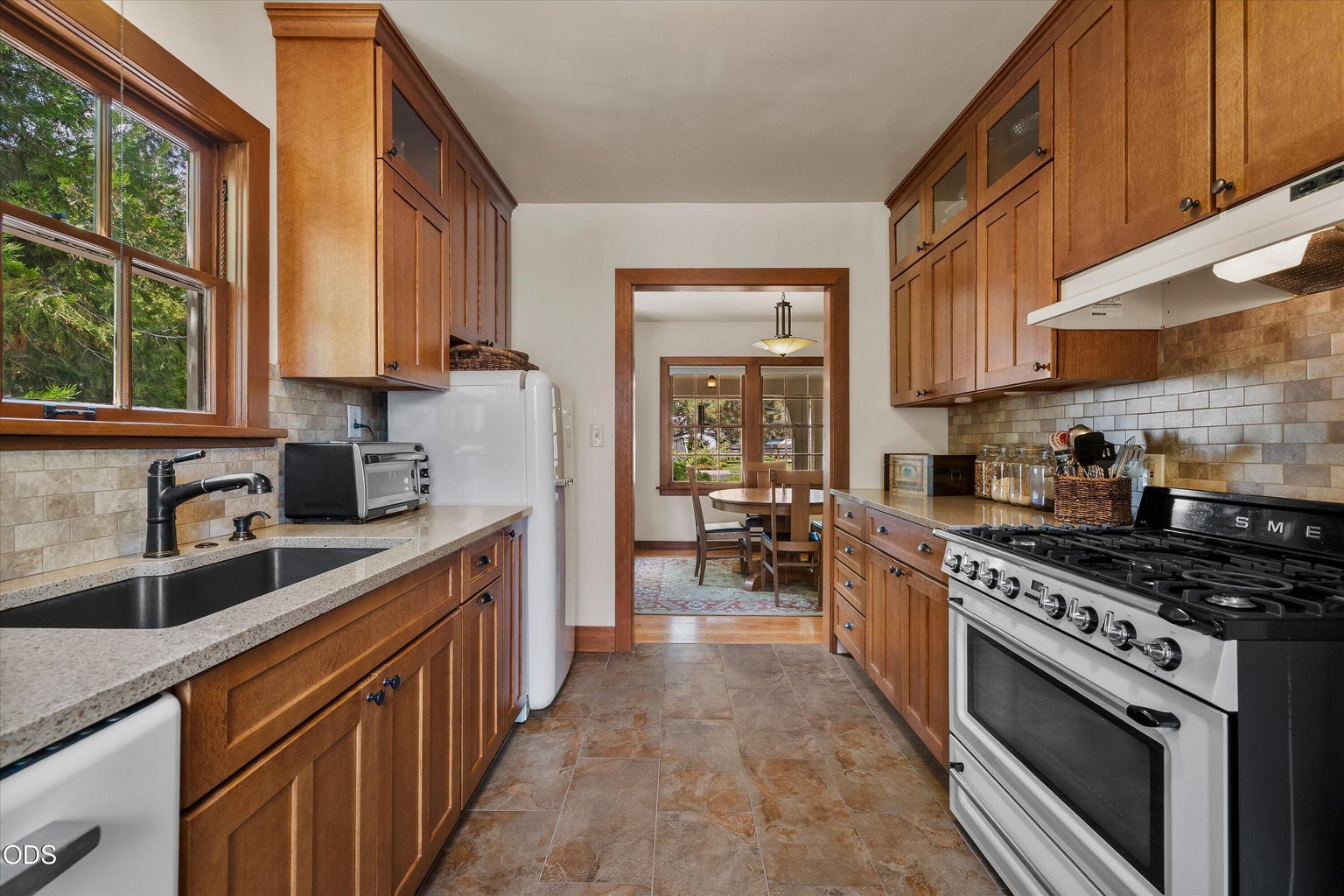 Photo of 840 E 1st Street 13 of 55