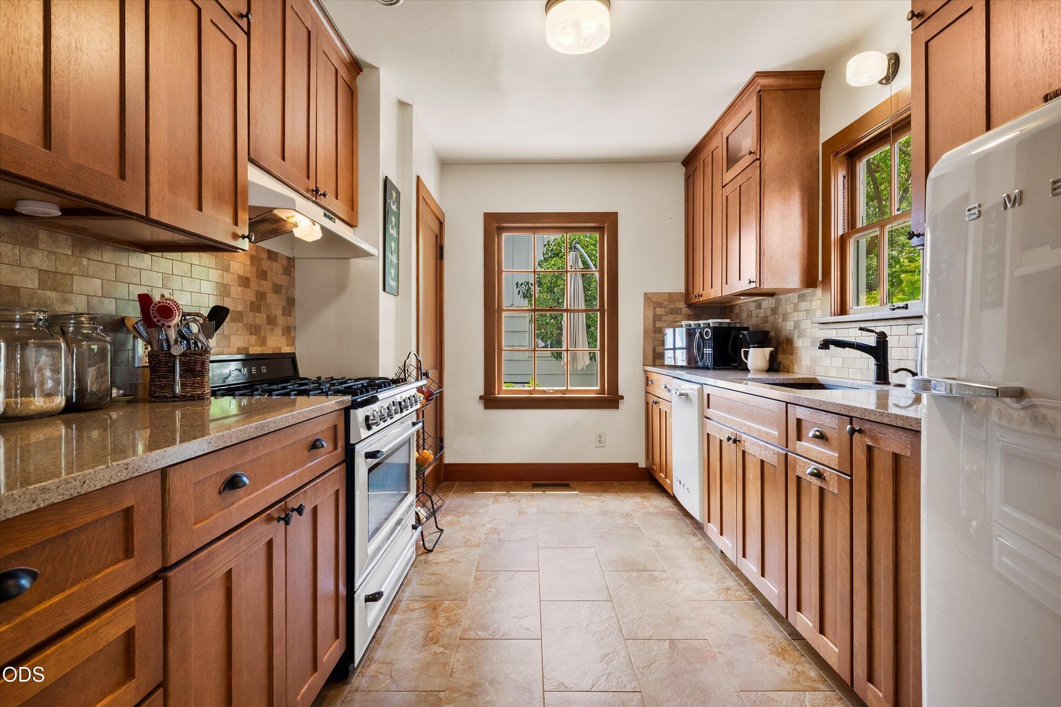 Photo of 840 E 1st Street 14 of 55