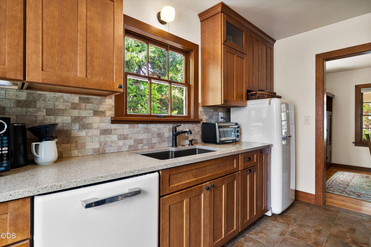 Photo of 840 E 1st Street 15 of 55
