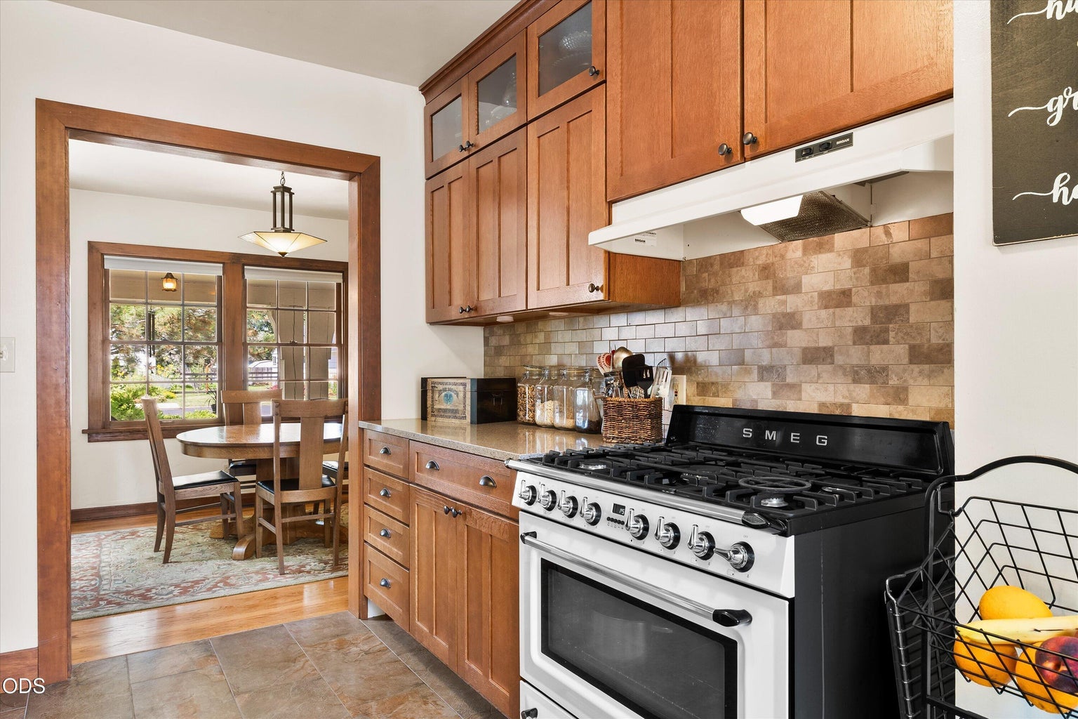 Photo of 840 E 1st Street 16 of 55
