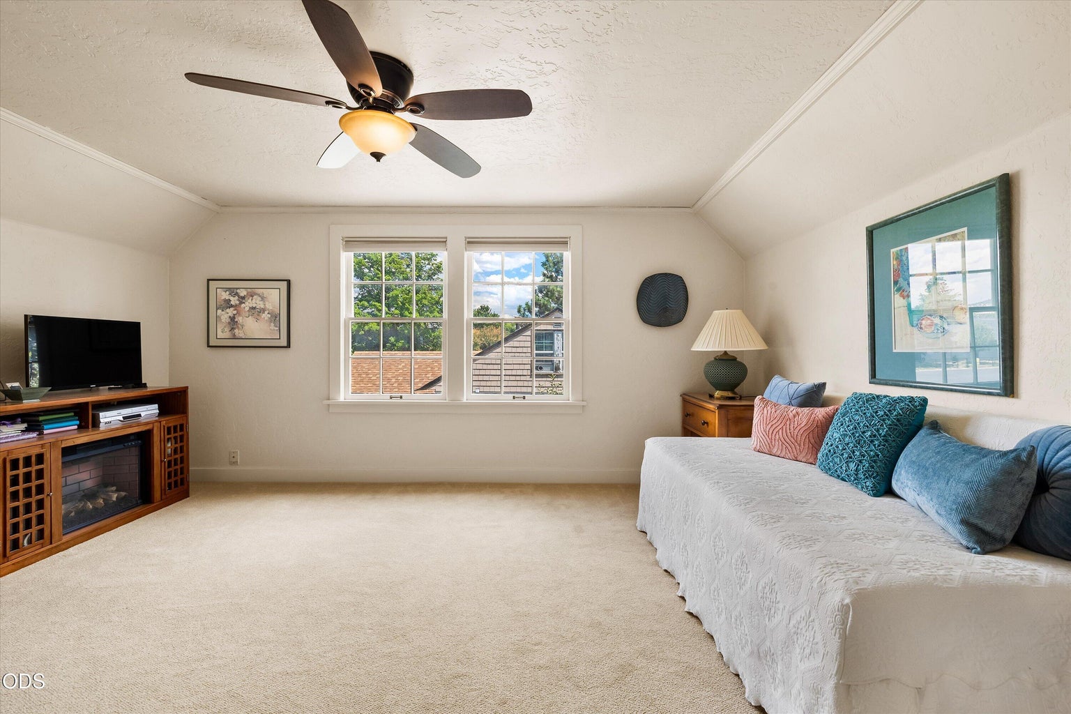 Photo of 840 E 1st Street 25 of 55
