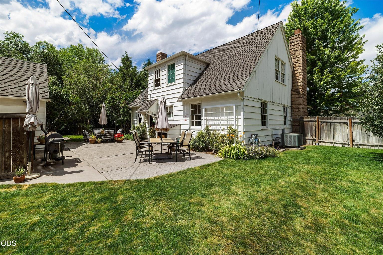 Photo of 840 E 1st Street 37 of 55