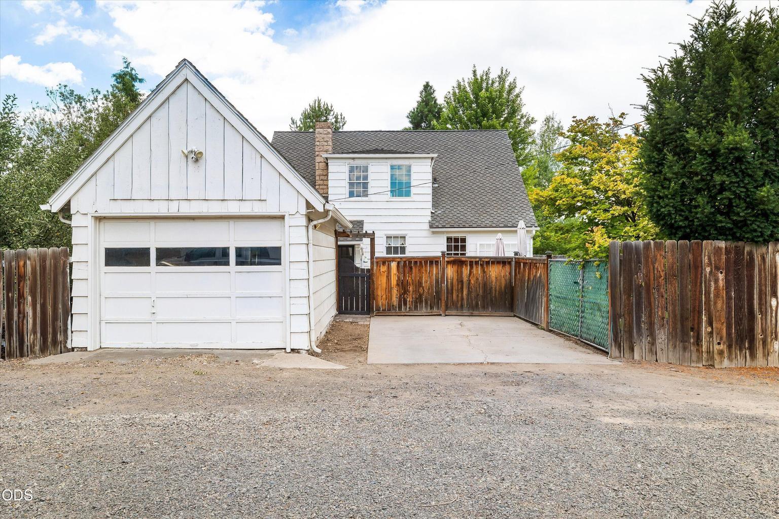 Photo of 840 E 1st Street 38 of 55