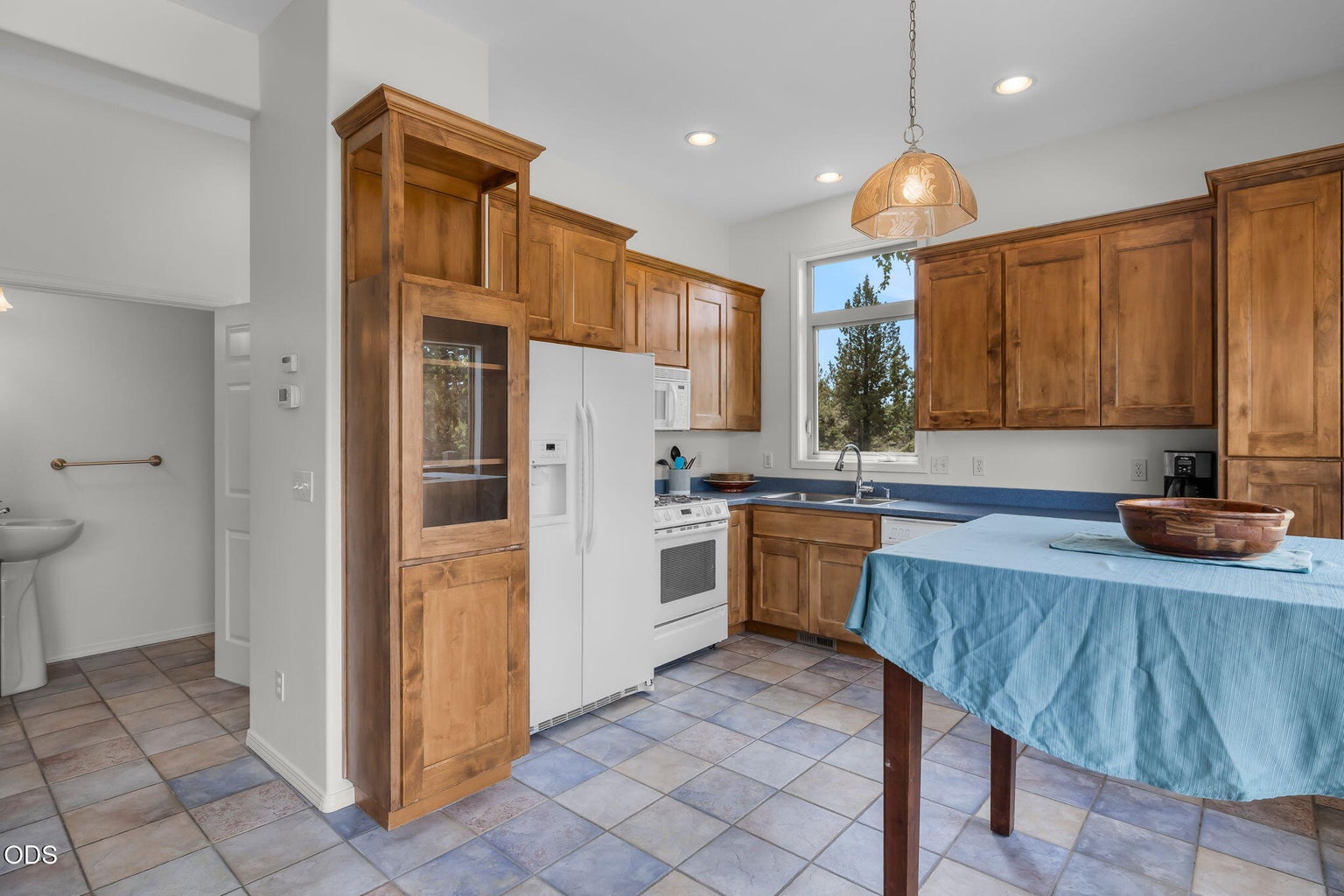 Guest house kitchen and dining area