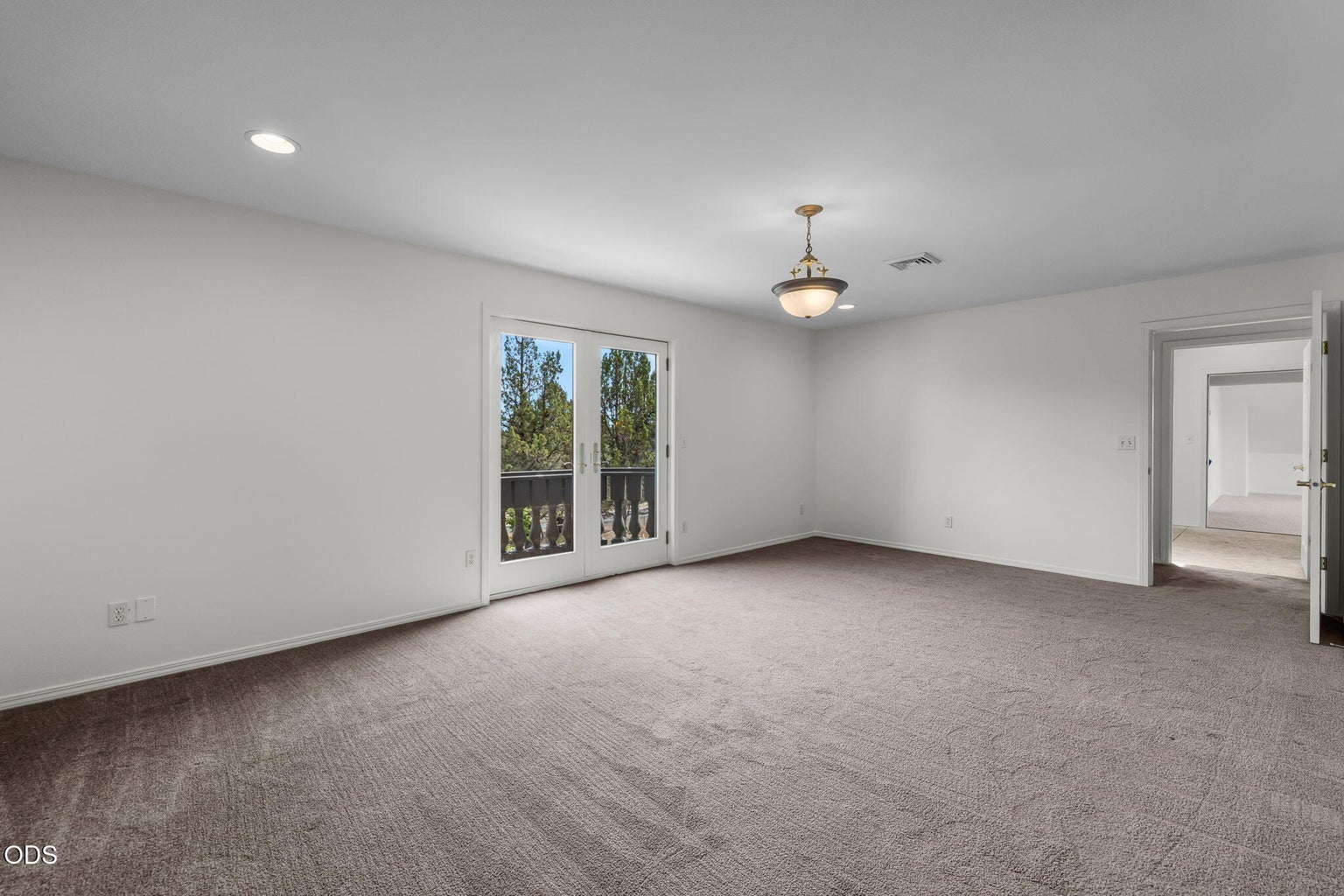 Upper level Bonus room