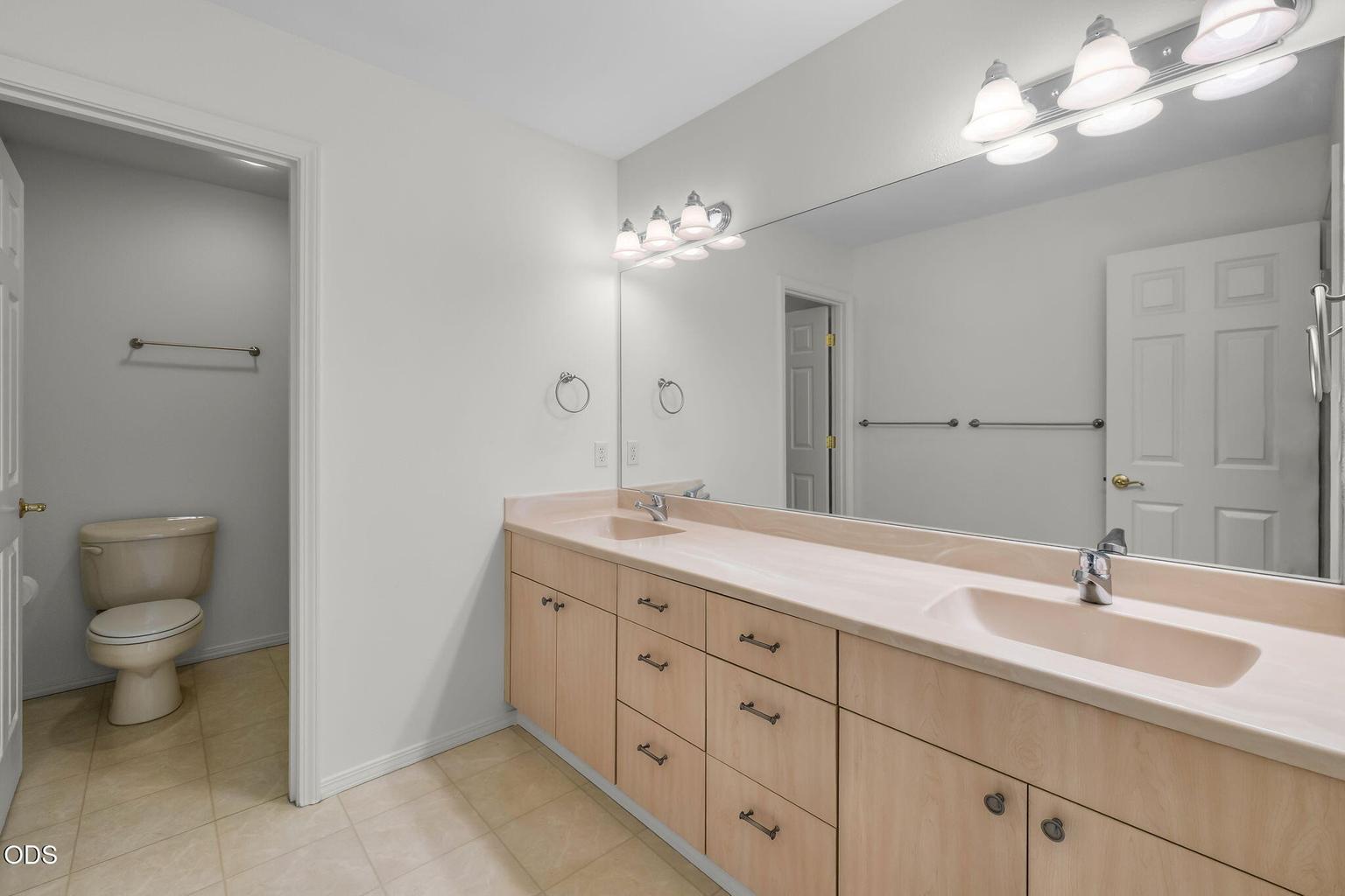 Upper level full bathroom