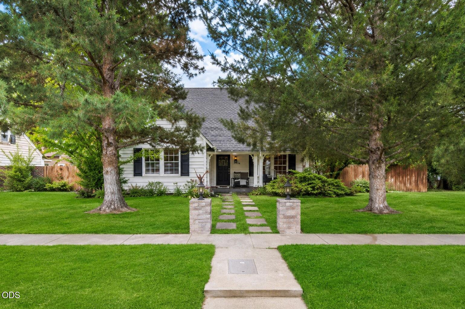 Photo of 840 E 1st Street 1 of 55