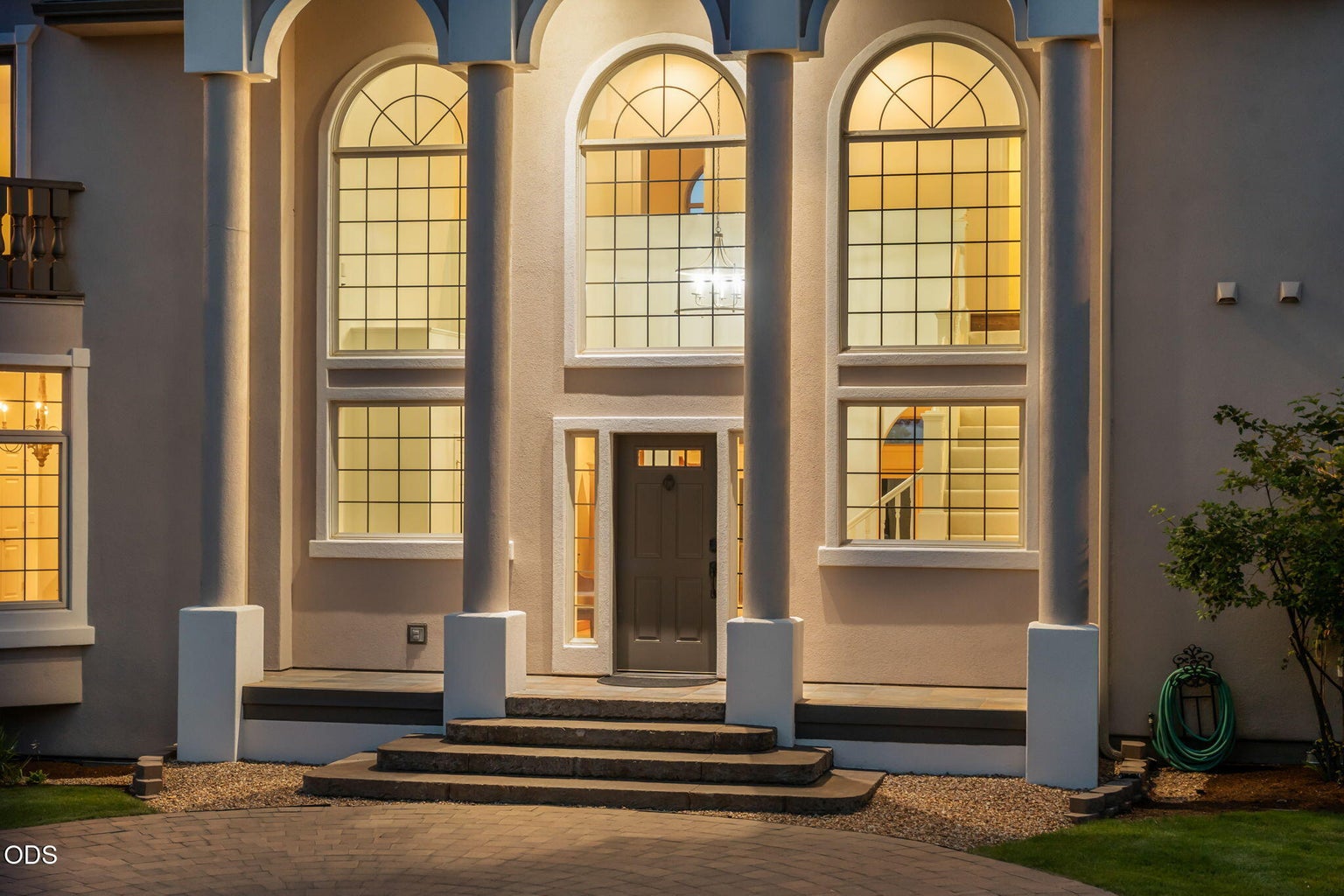 Grand front entry