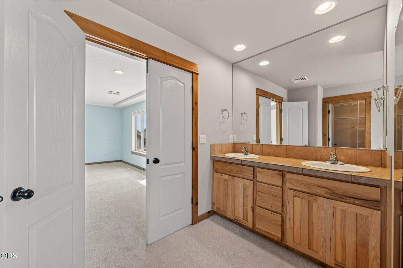Photo of 2108 NW Sterling Avenue 15 of 45