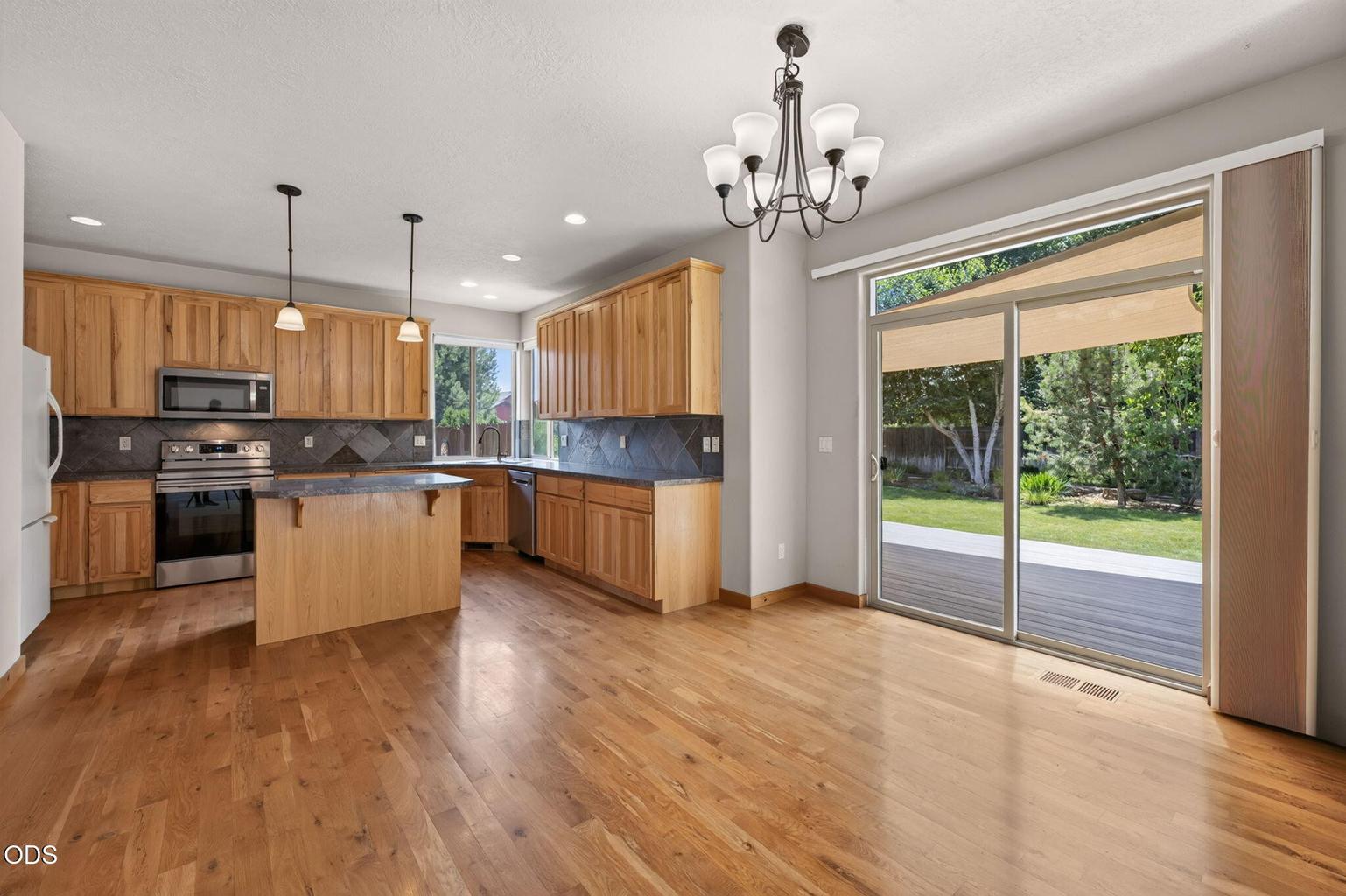 Photo of 2108 NW Sterling Avenue 9 of 45