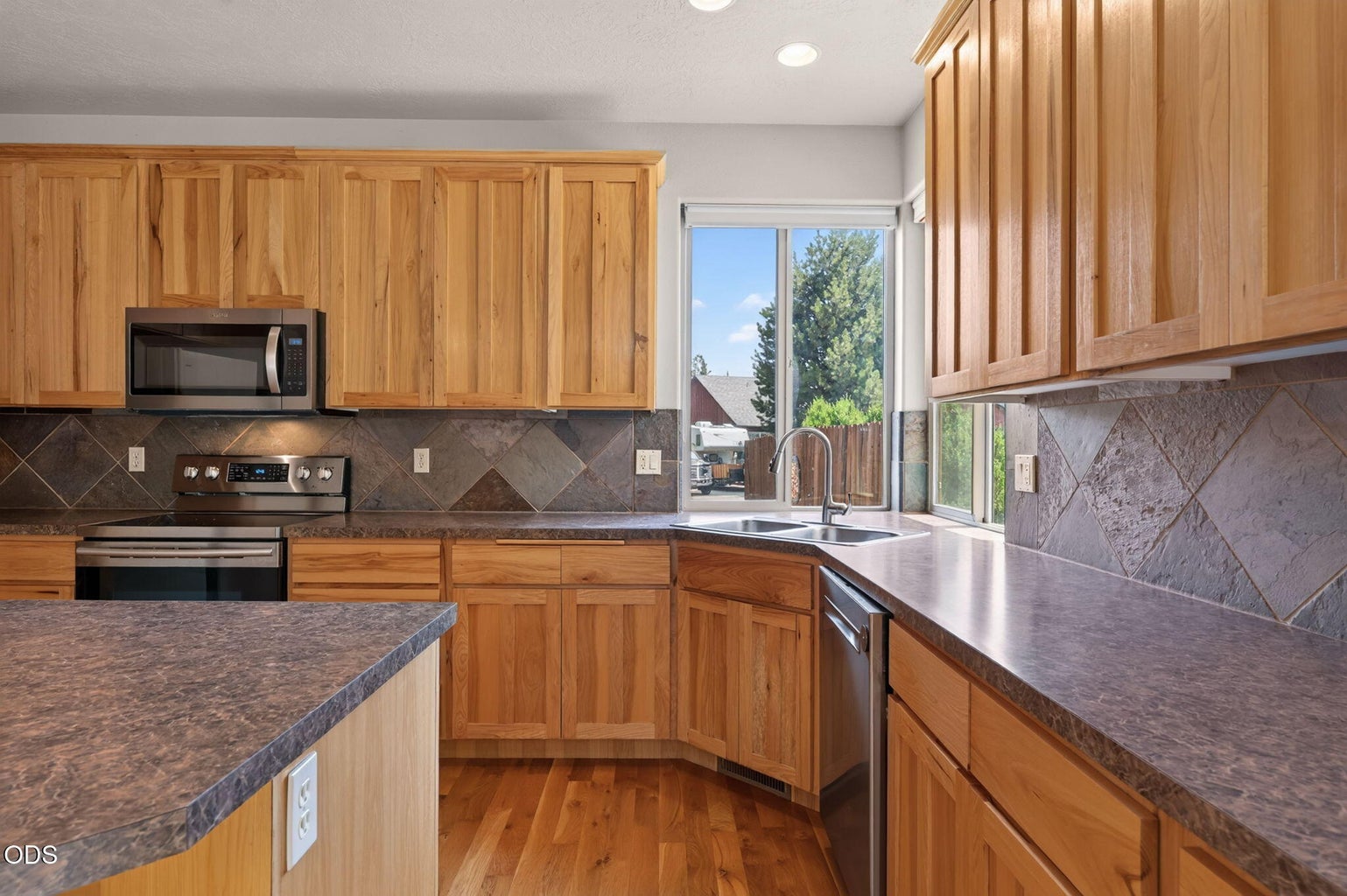 Photo of 2108 NW Sterling Avenue 12 of 45