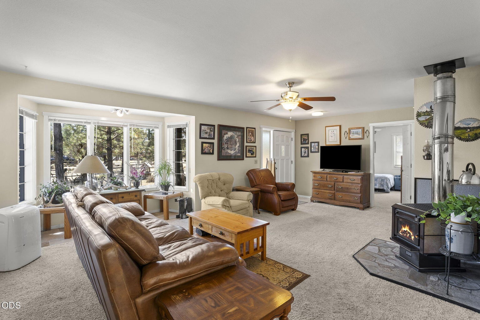 Photo of 16664 Pine Tree Lane 5 of 34