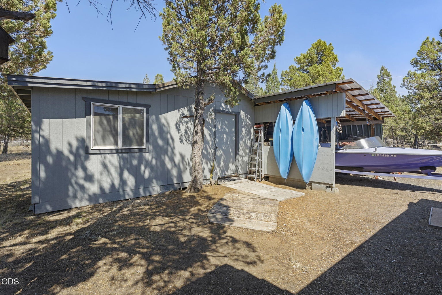 Guest quarters w/carport
