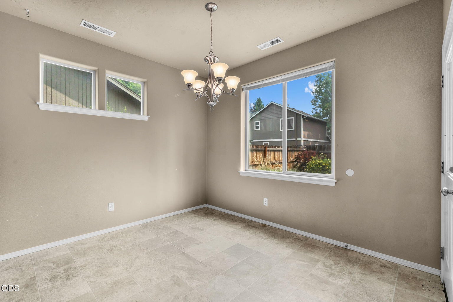 Photo of 118 N Cottage Lane 9 of 23