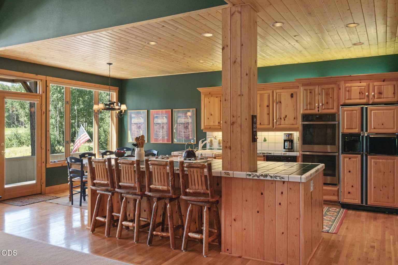 Photo of 70448 Bowdenii 12 of 64