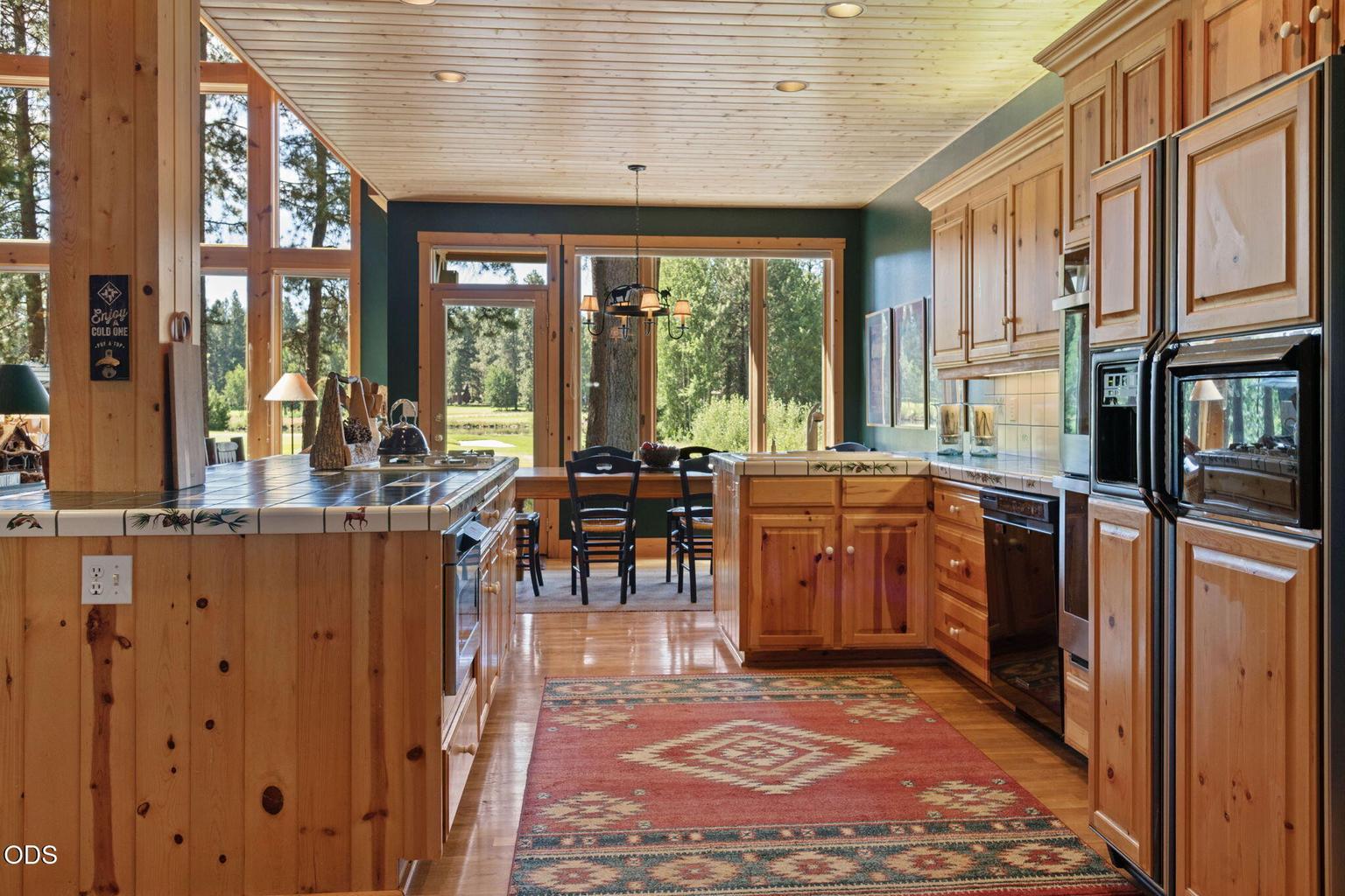 Photo of 70448 Bowdenii 13 of 64