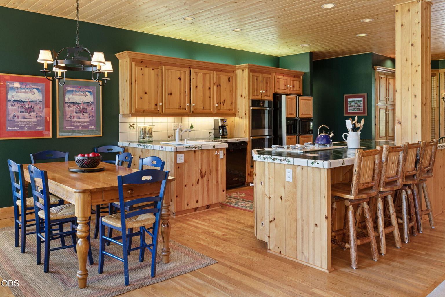 Photo of 70448 Bowdenii 14 of 64