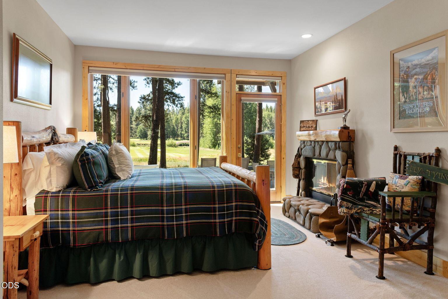 Photo of 70448 Bowdenii 18 of 64