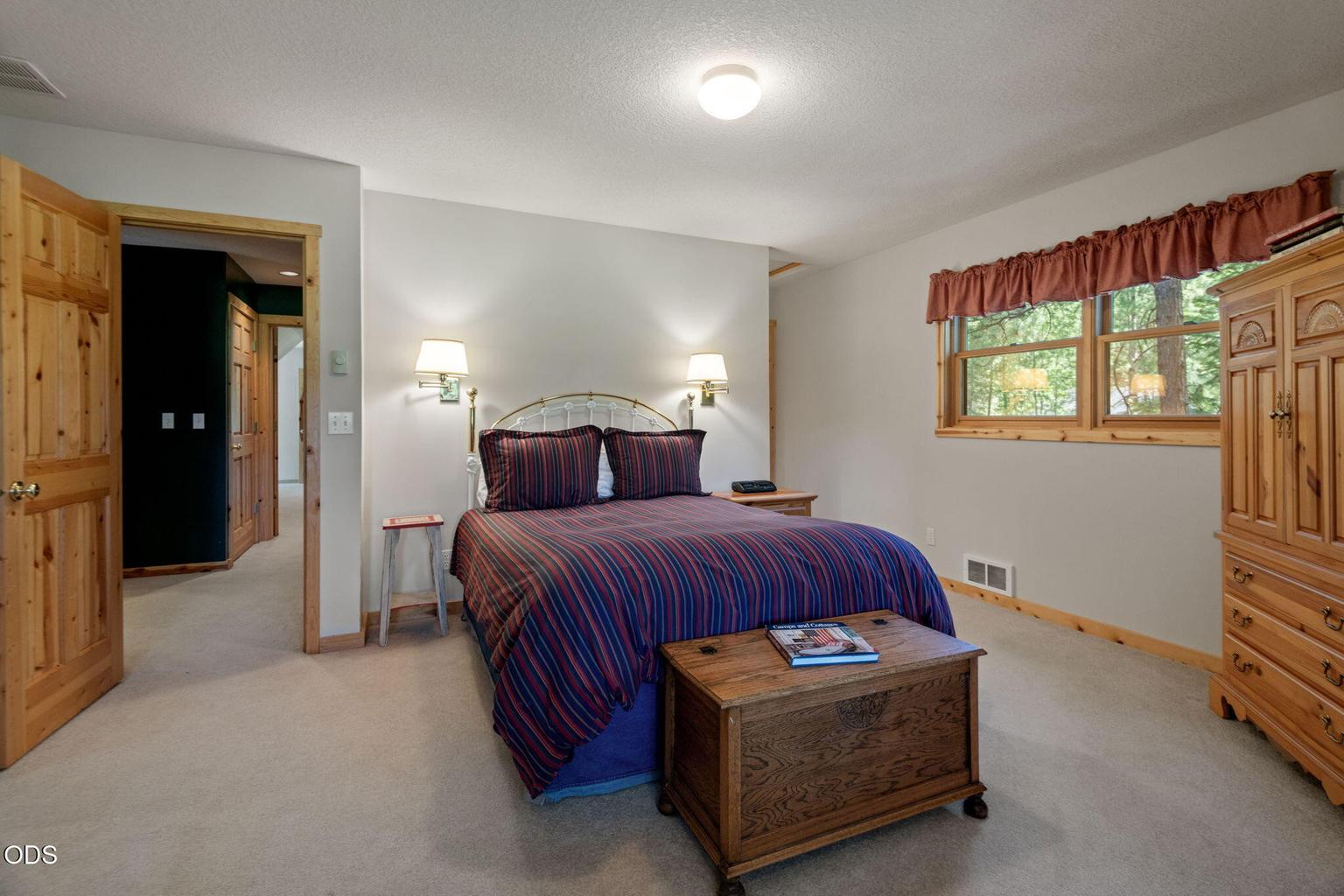 Photo of 70448 Bowdenii 38 of 64