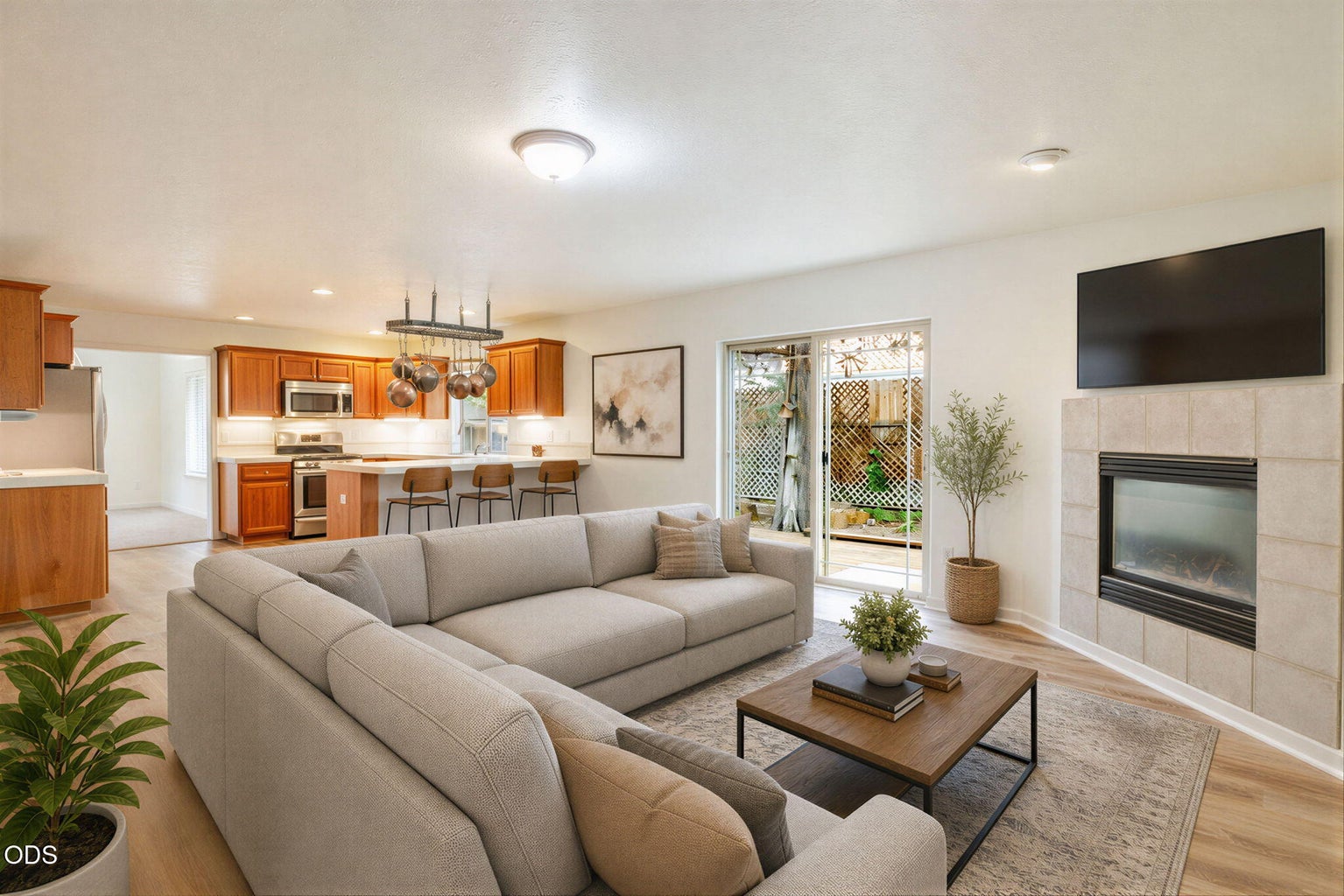 Photo of 2542 NE Keats Drive 3 of 25