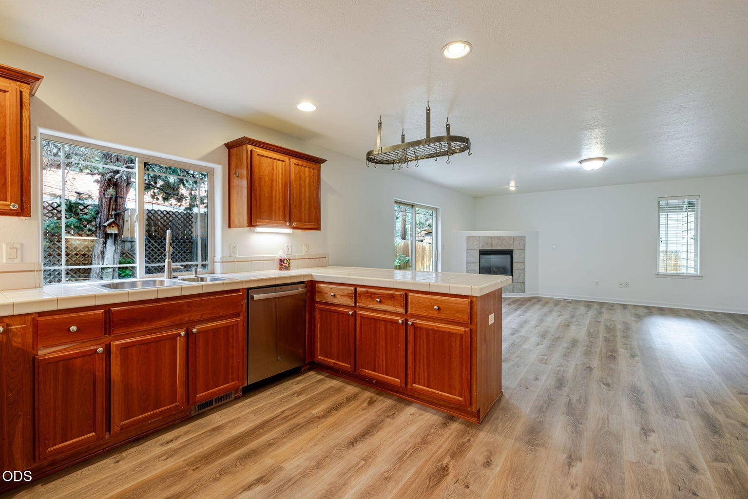 Photo of 2542 NE Keats Drive 7 of 25