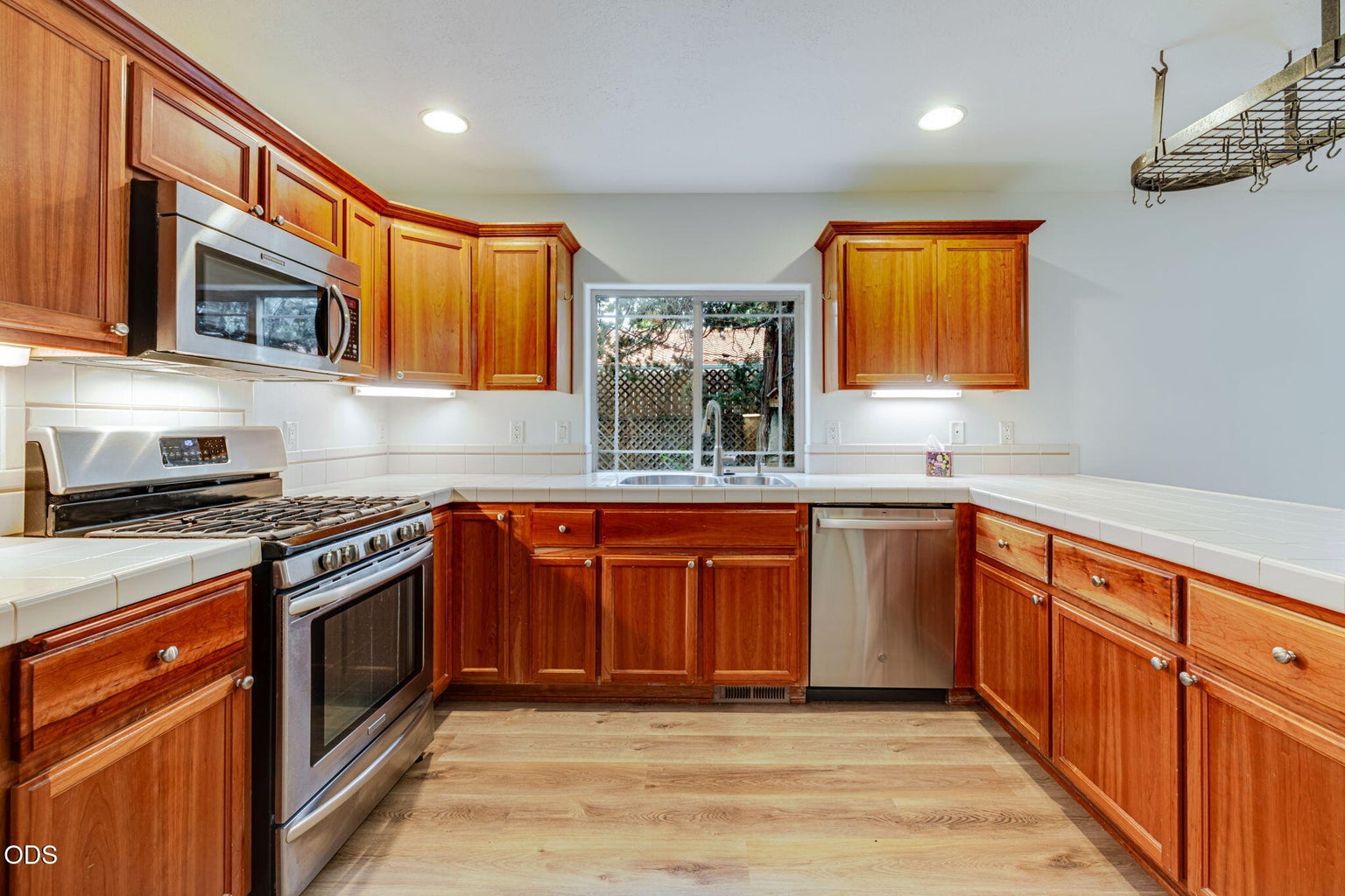 Photo of 2542 NE Keats Drive 6 of 25