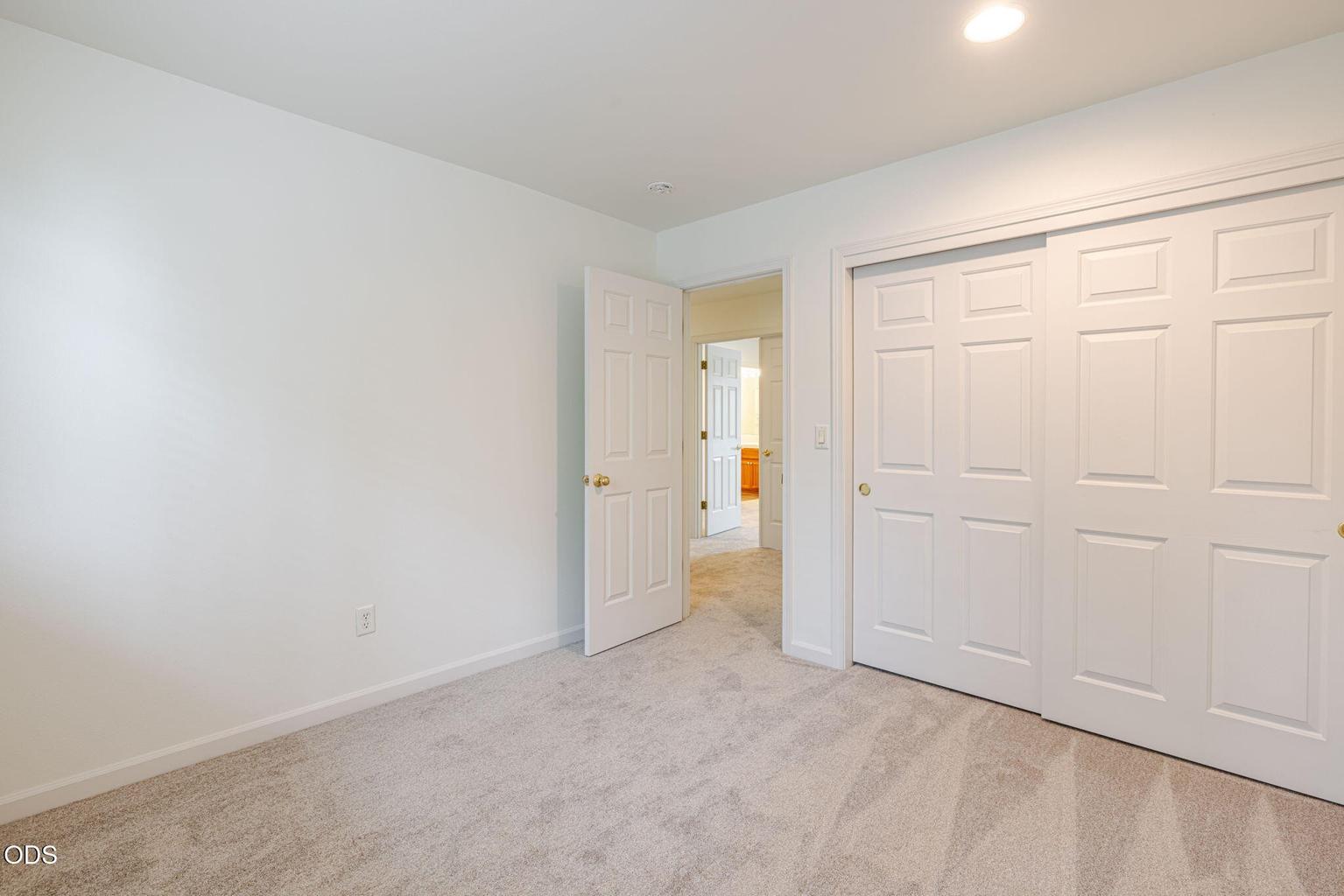 Photo of 2542 NE Keats Drive 12 of 25