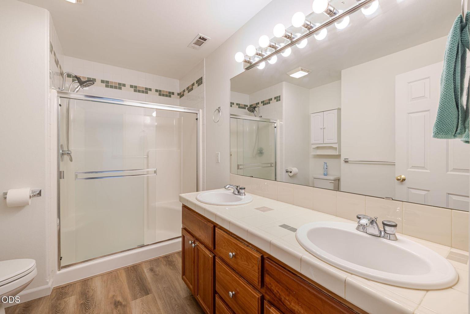 Photo of 2542 NE Keats Drive 10 of 25