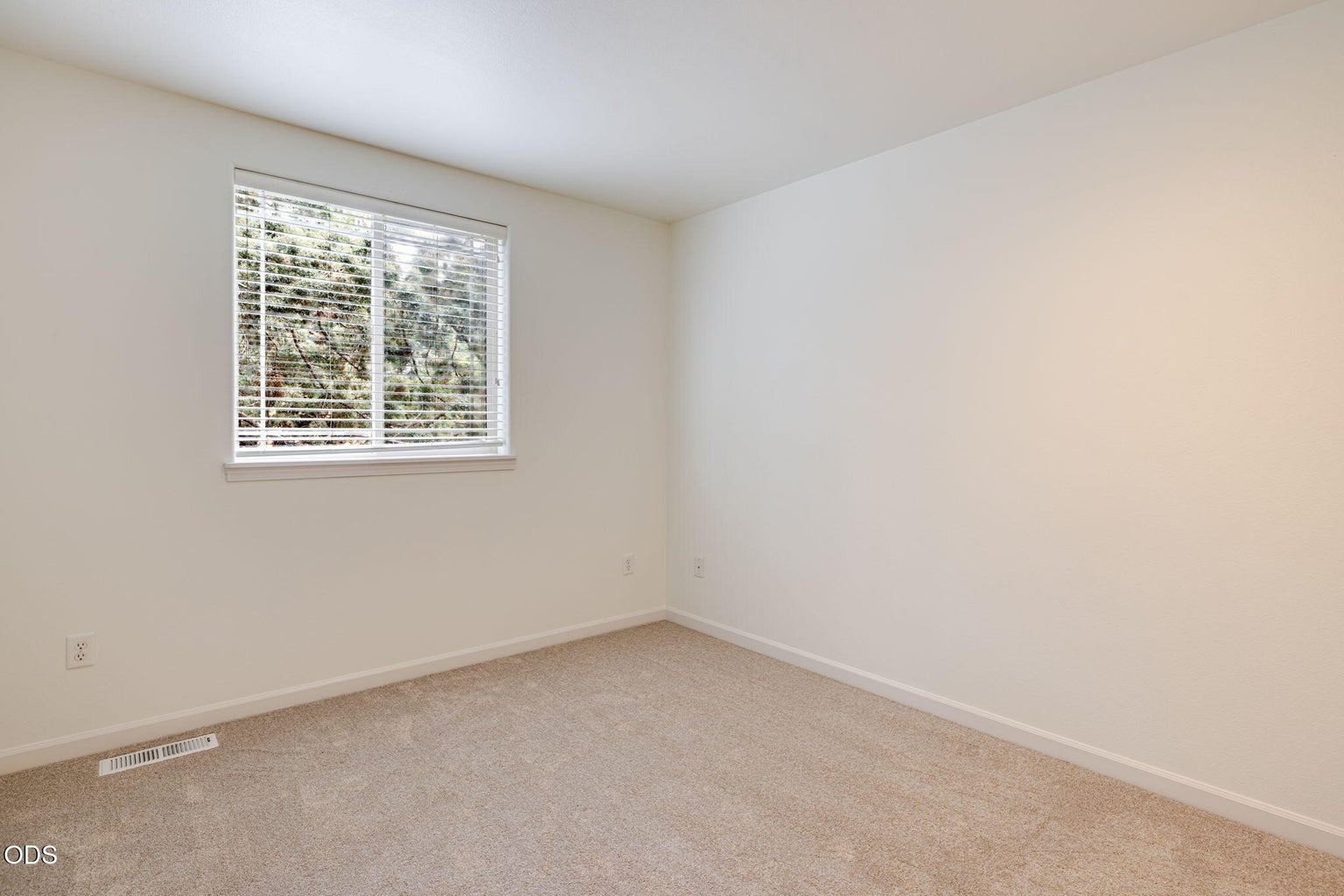 Photo of 2542 NE Keats Drive 14 of 25