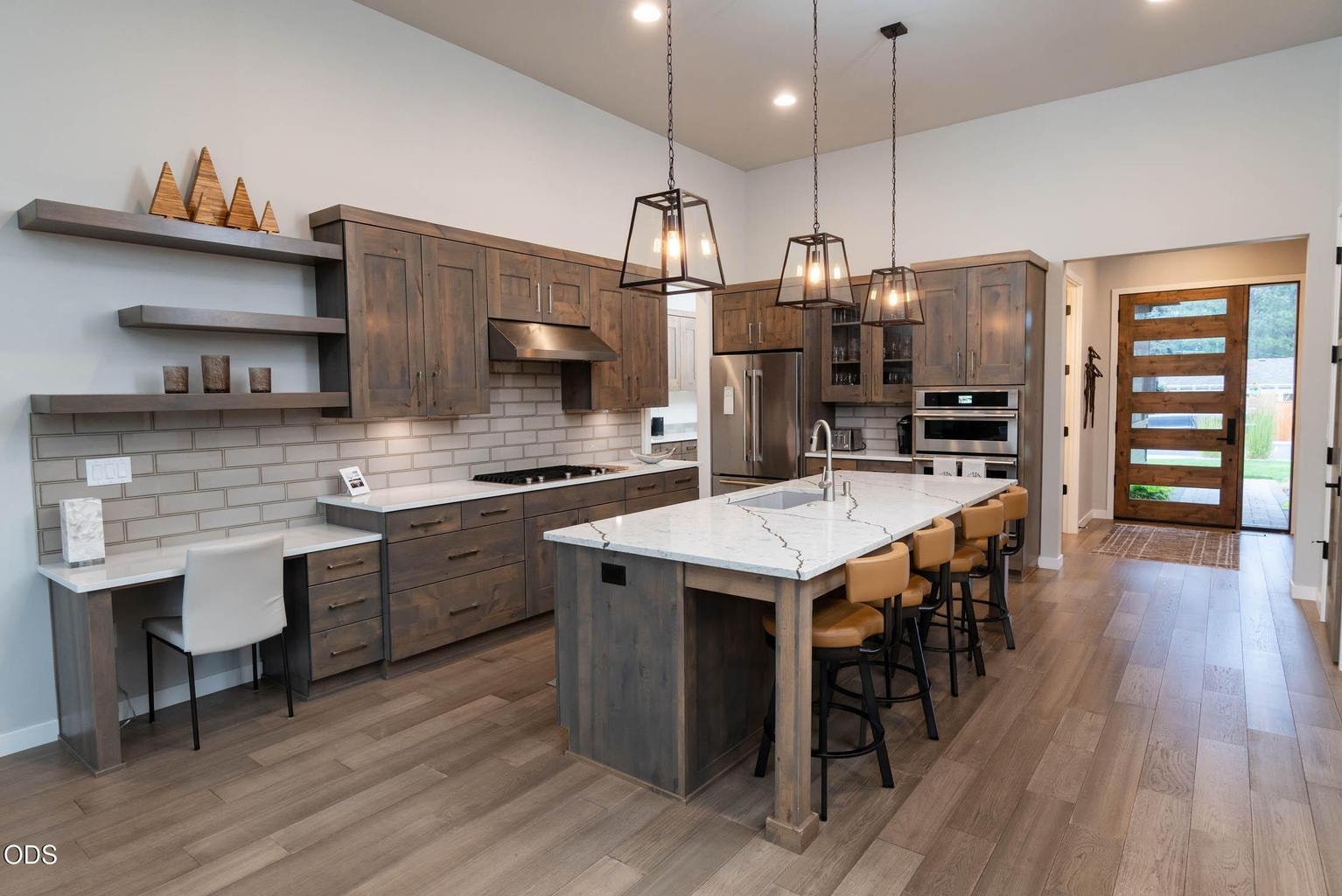 Built-in desk in kitchen