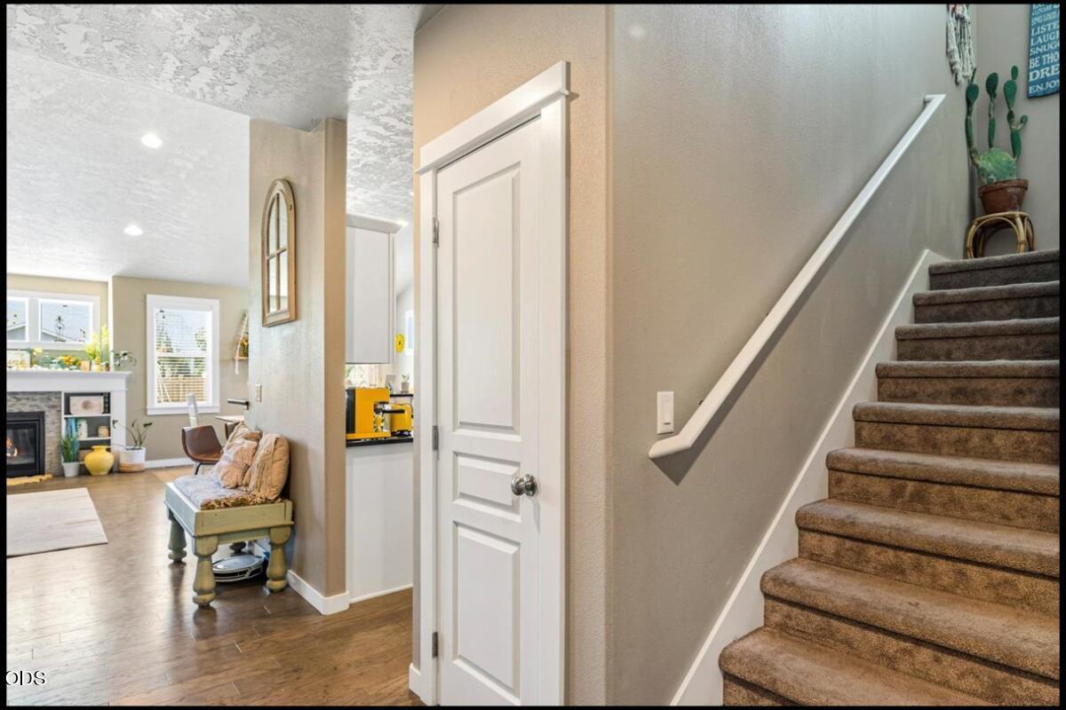 Photo of 4594 SW Volcano View Way 9 of 32