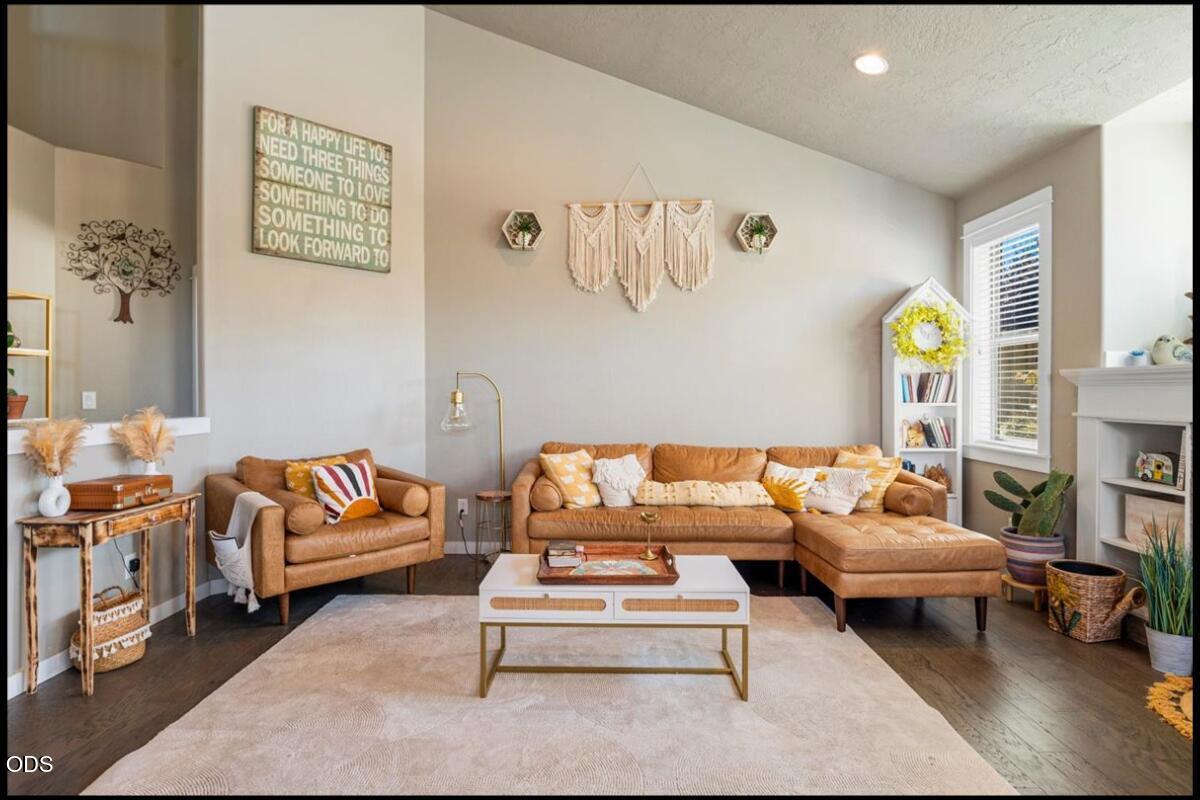 Photo of 4594 SW Volcano View Way 11 of 32