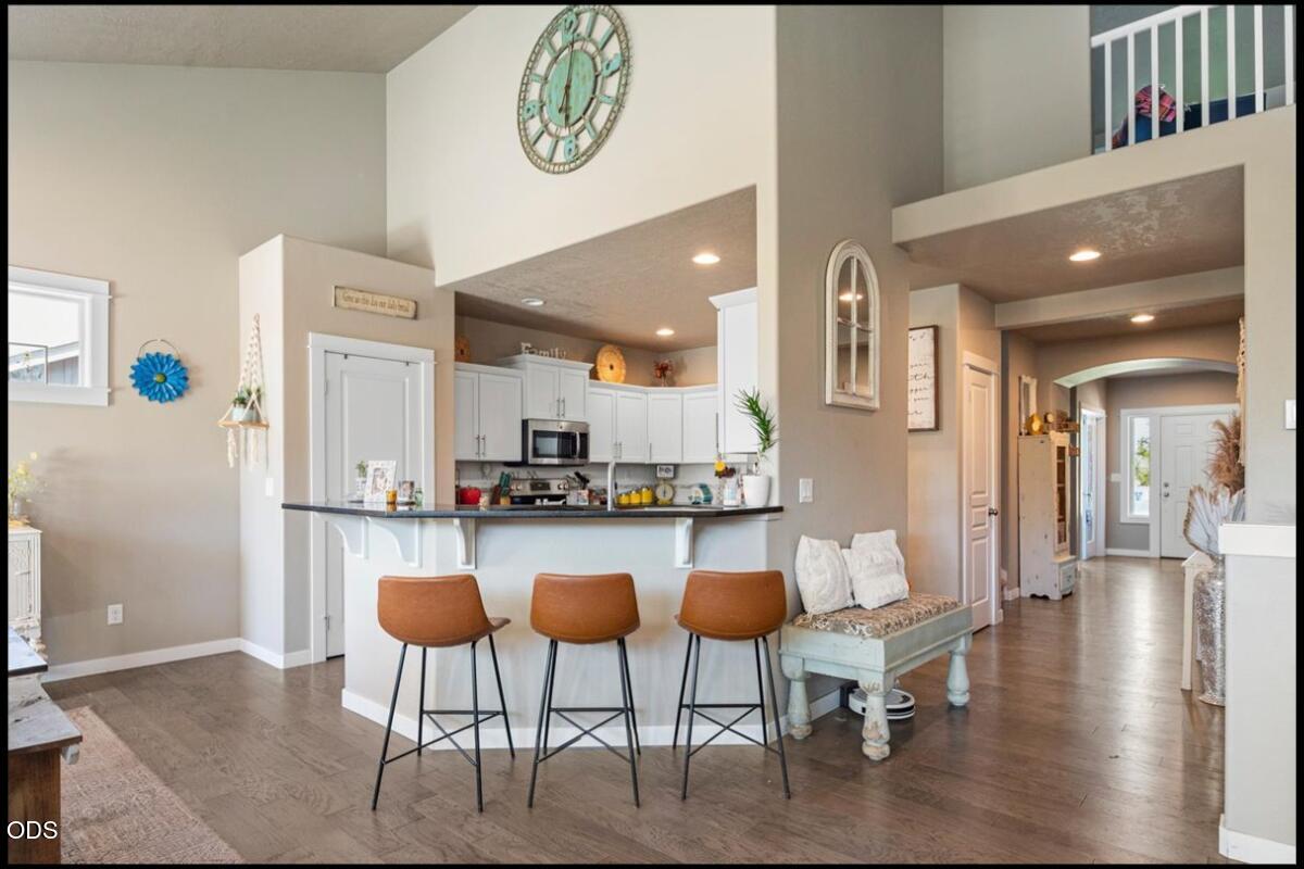 Photo of 4594 SW Volcano View Way 13 of 32