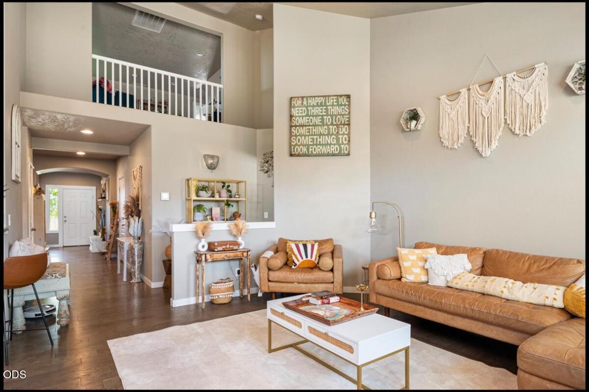 Photo of 4594 SW Volcano View Way 12 of 32