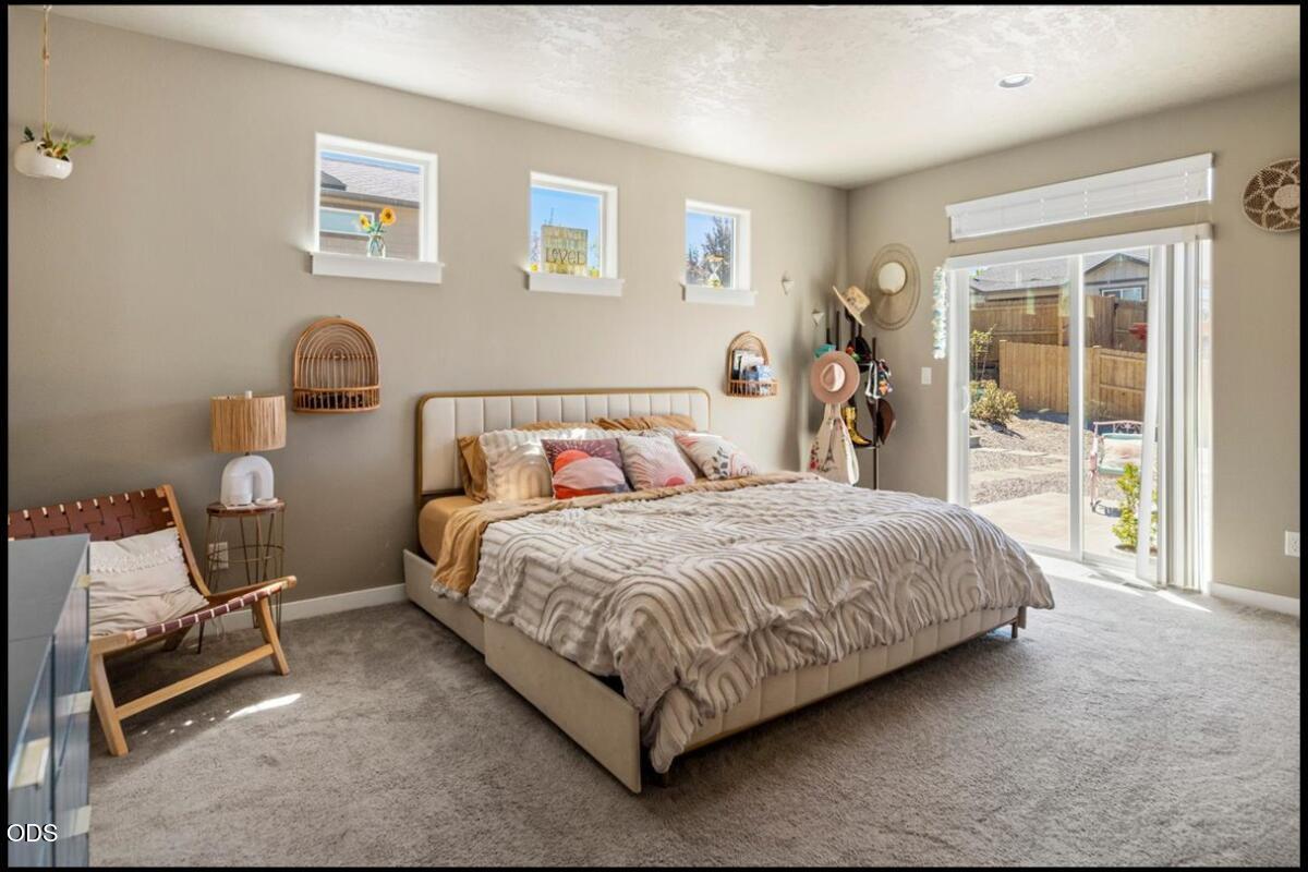 Photo of 4594 SW Volcano View Way 21 of 32
