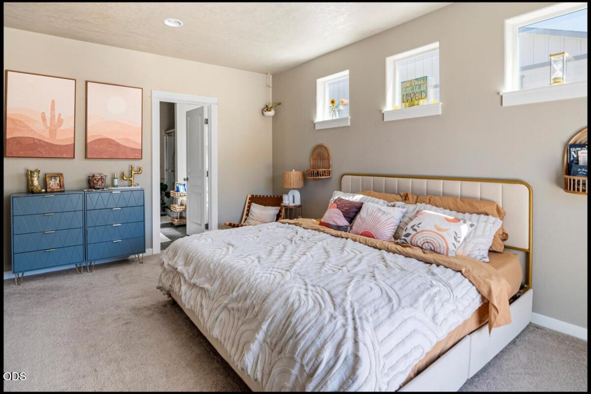 Photo of 4594 SW Volcano View Way 22 of 32