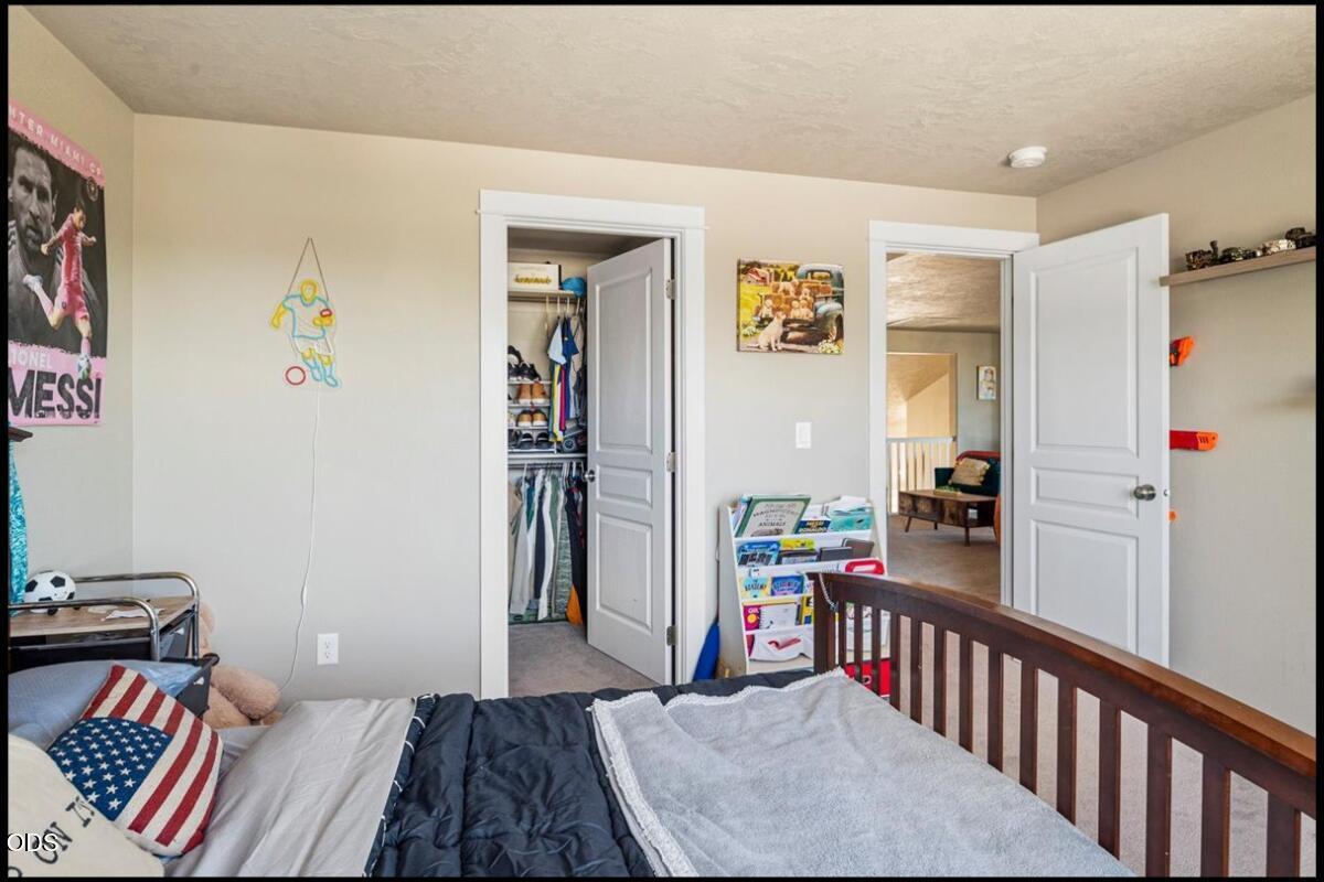 Photo of 4594 SW Volcano View Way 25 of 32