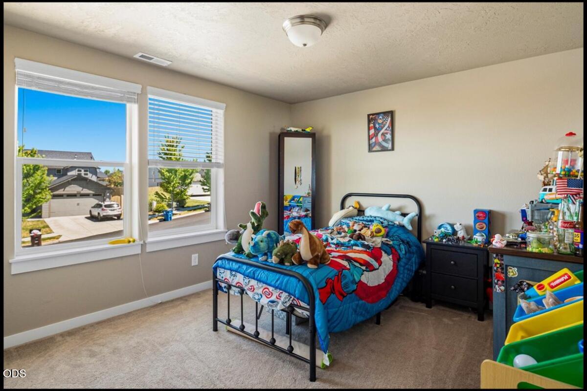 Photo of 4594 SW Volcano View Way 27 of 32