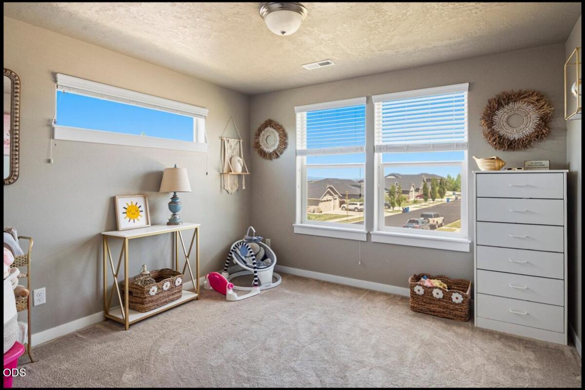 Photo of 4594 SW Volcano View Way 29 of 32