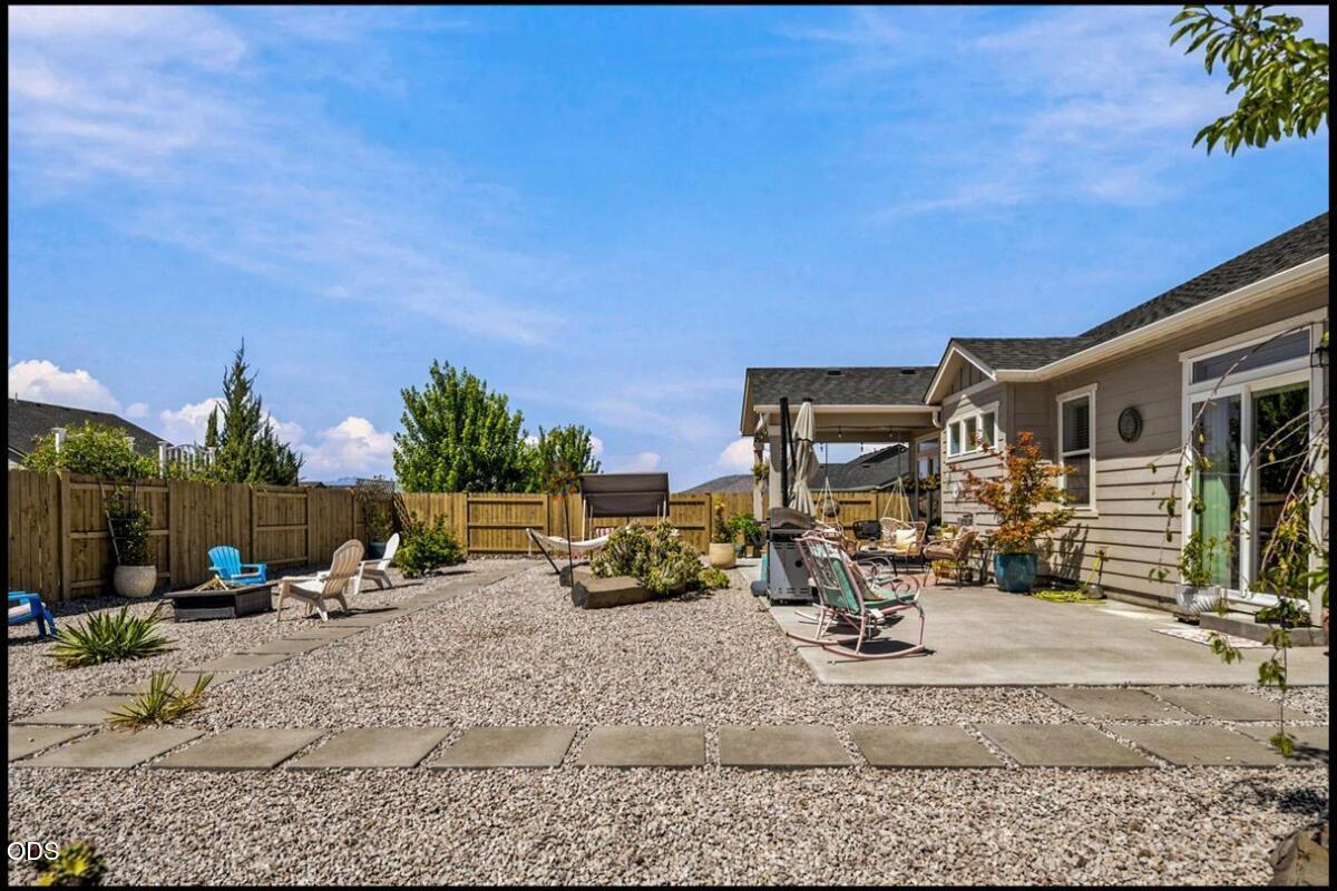 Photo of 4594 SW Volcano View Way 31 of 32