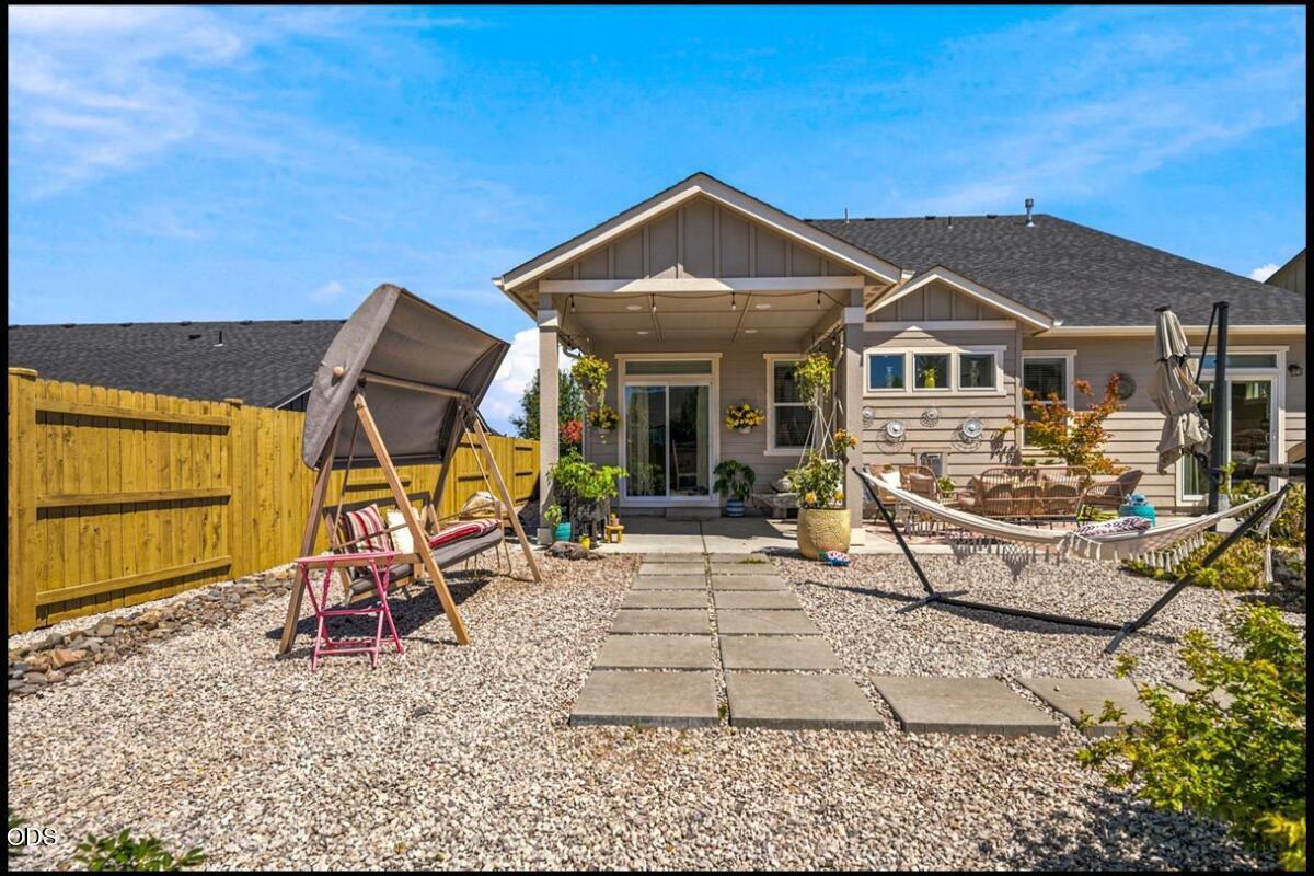 Photo of 4594 SW Volcano View Way 30 of 32