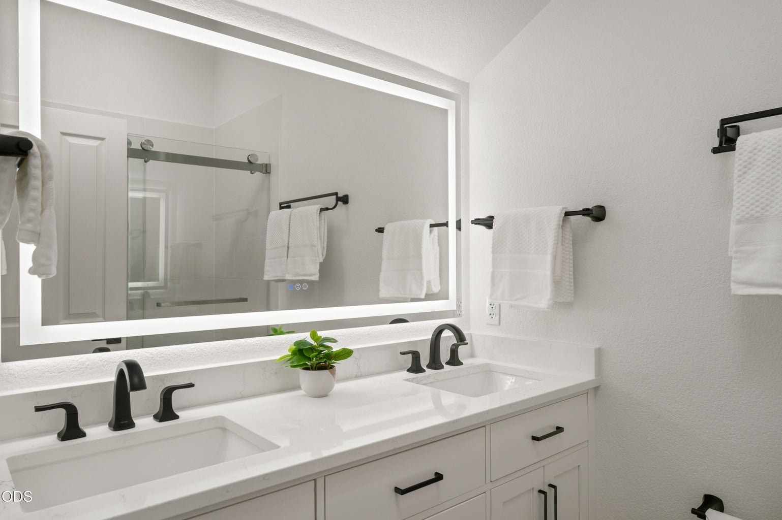Dual sinks in primary bathroom