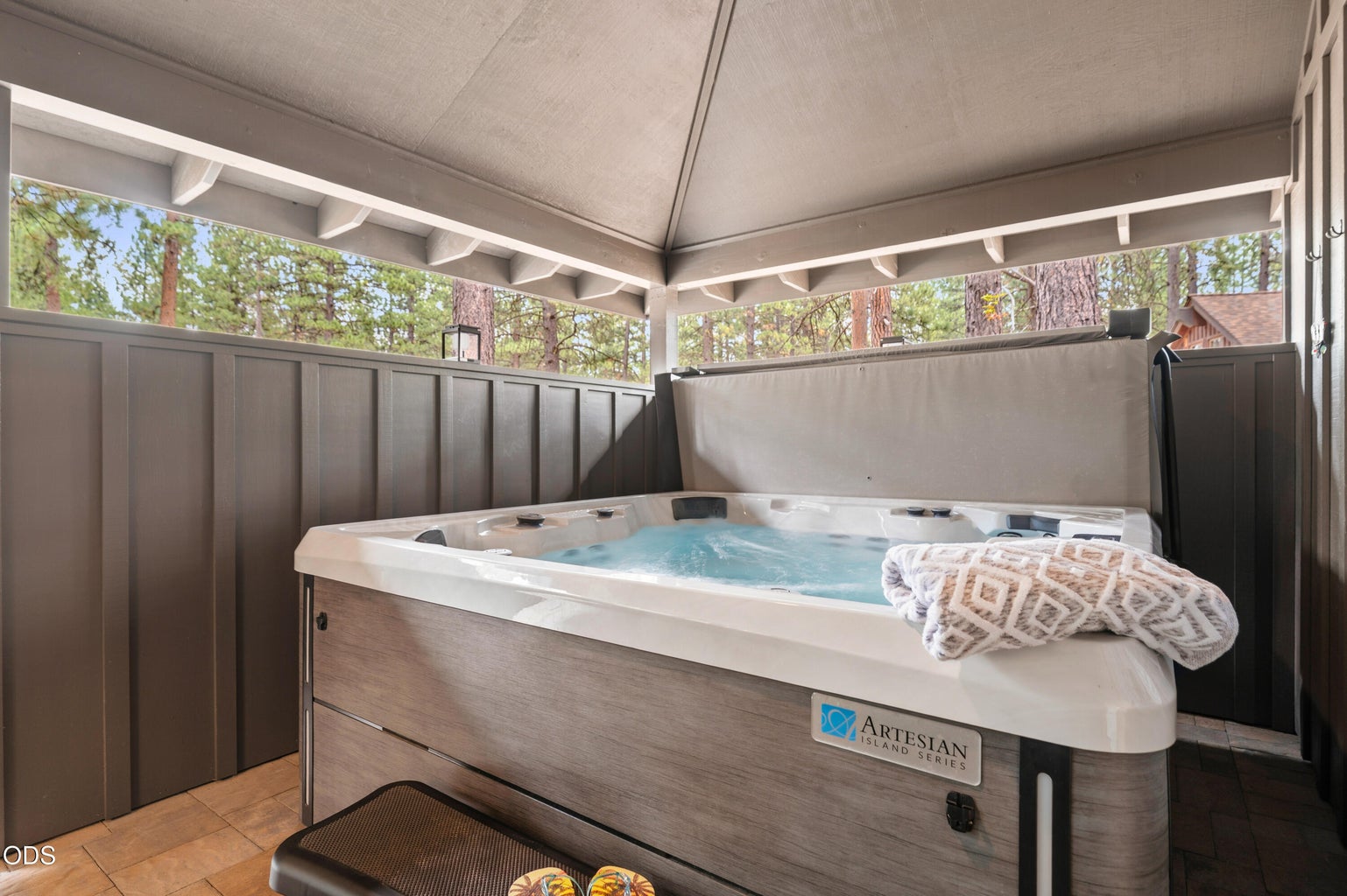 Private enclosed hot tub area