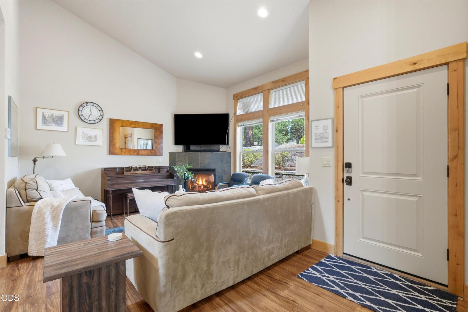 Photo of 2737 NW Skyliners Road 6 of 36