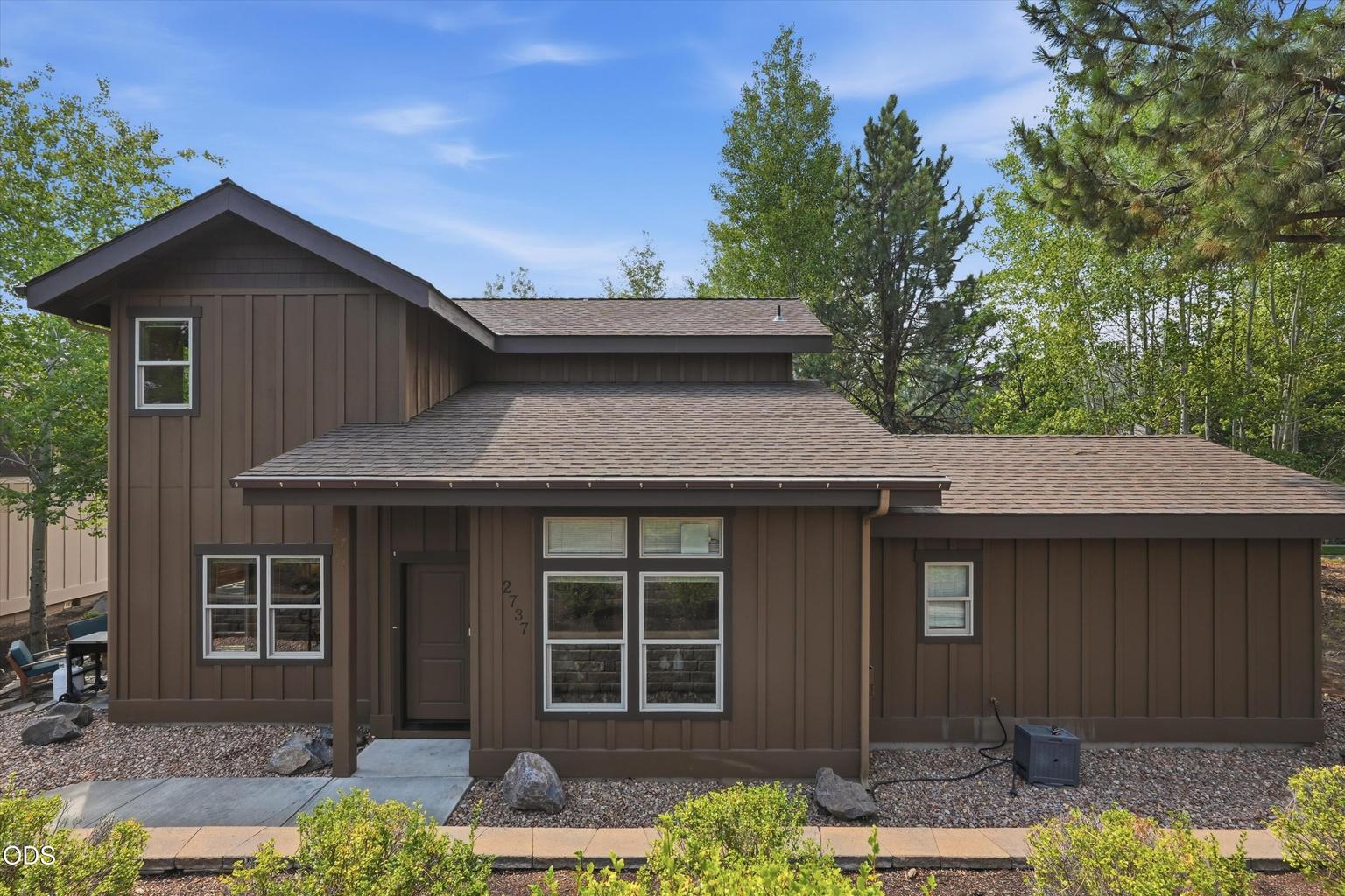 Photo of 2737 NW Skyliners Road 1 of 36